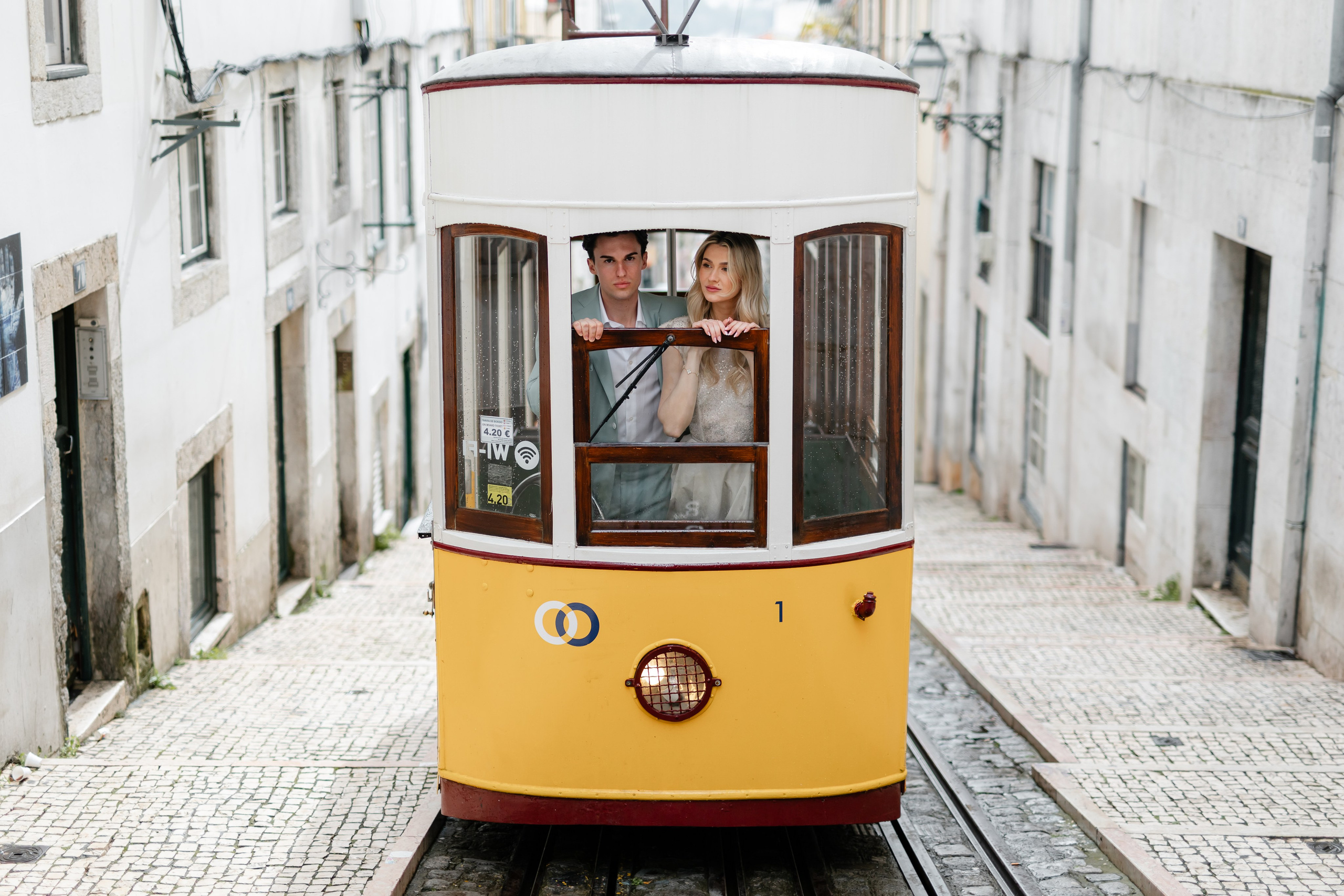 Vivien & Razvan. Main