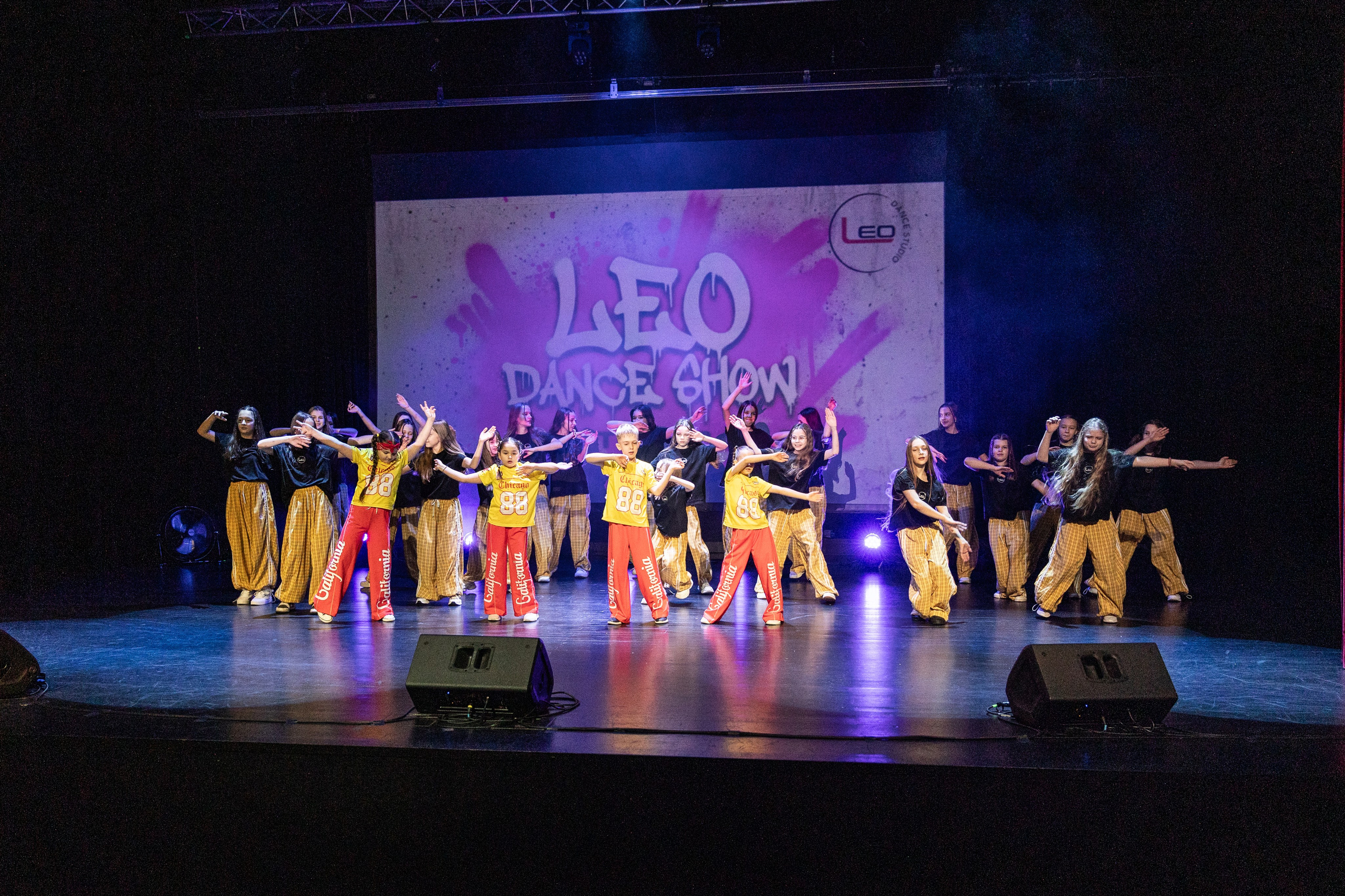 LEO DANCE SHOW WINTER 2025. Семейный и детский фотограф в Варшаве Мила Бобровская