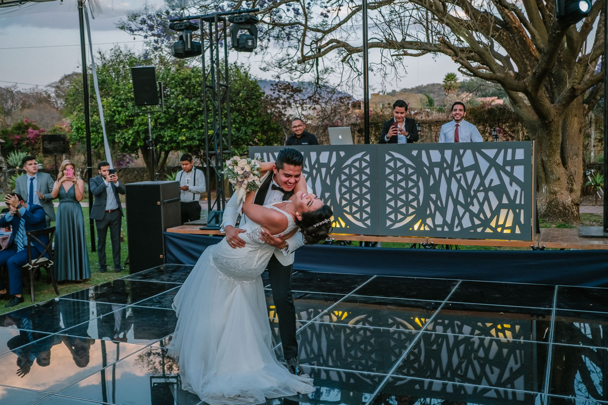 Yenisel & Raul / Tepoztlan. Wedding and family photographer in Mexico City