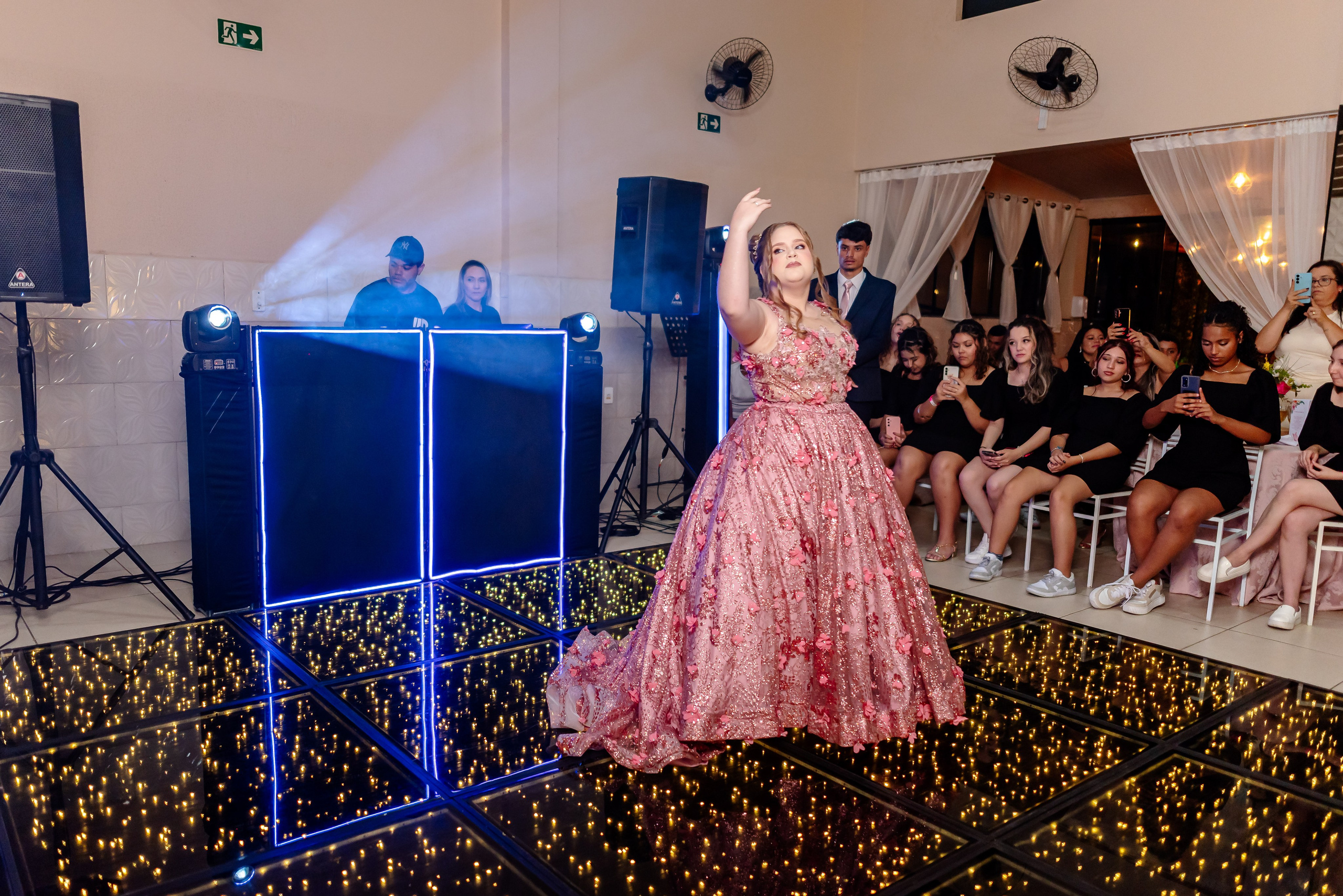 Alice 15 anos. Quem somos