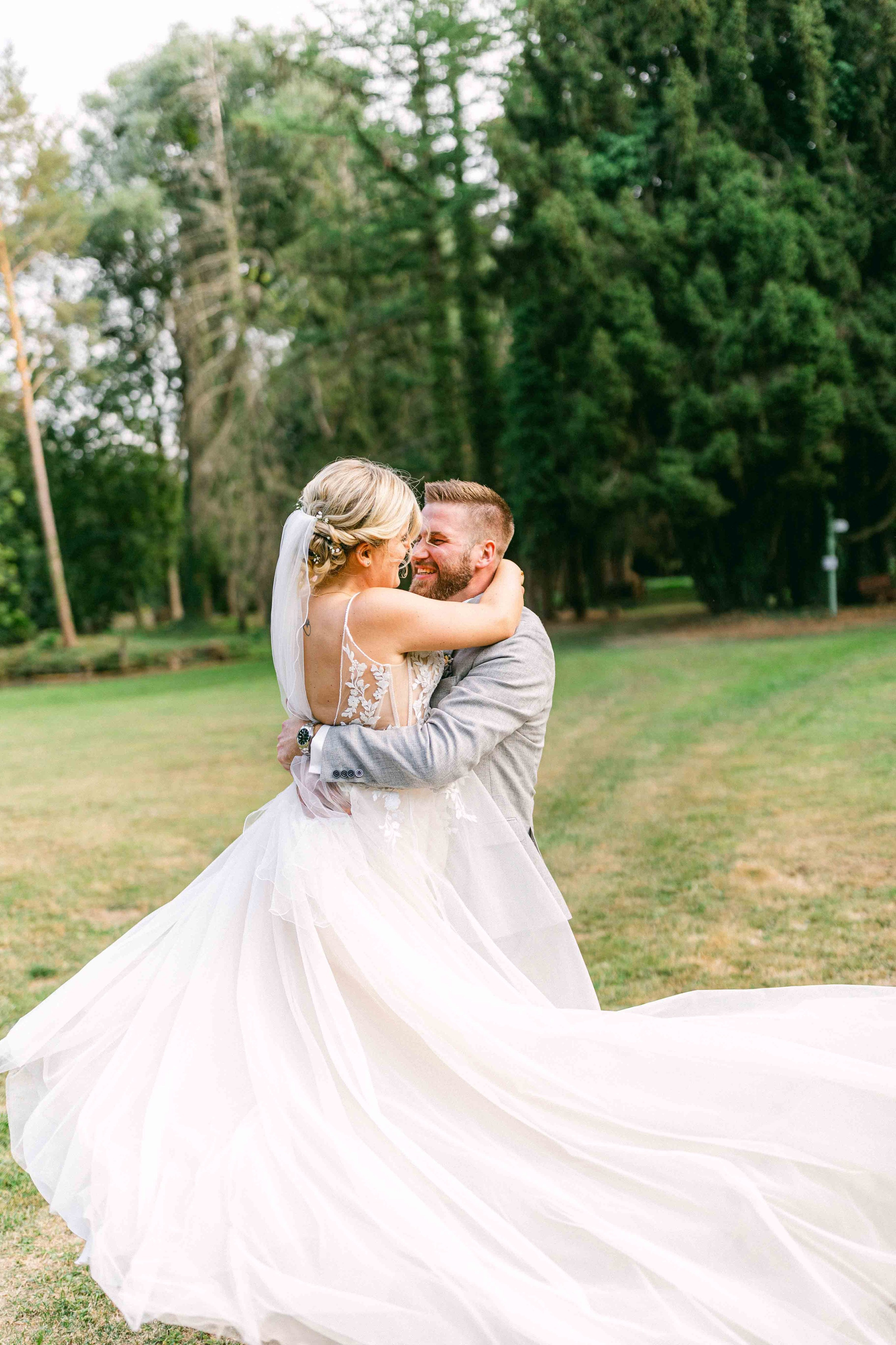 Brautpaar bei ihrer Hochzeit im Rittergut Voldagsen