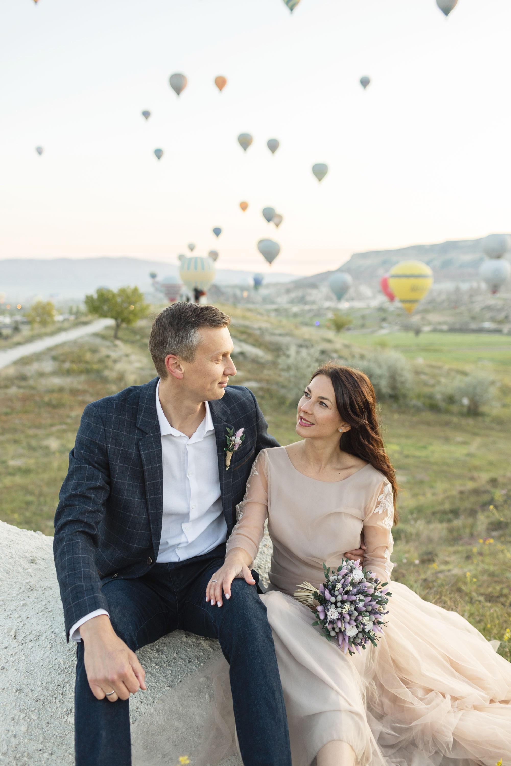 Magical Wedding Photoshoot in Cappadocia: Balloons, Caves, and Valleys. Julia Ganch I Fashion Wedding Photography I Cappadocia Turkey