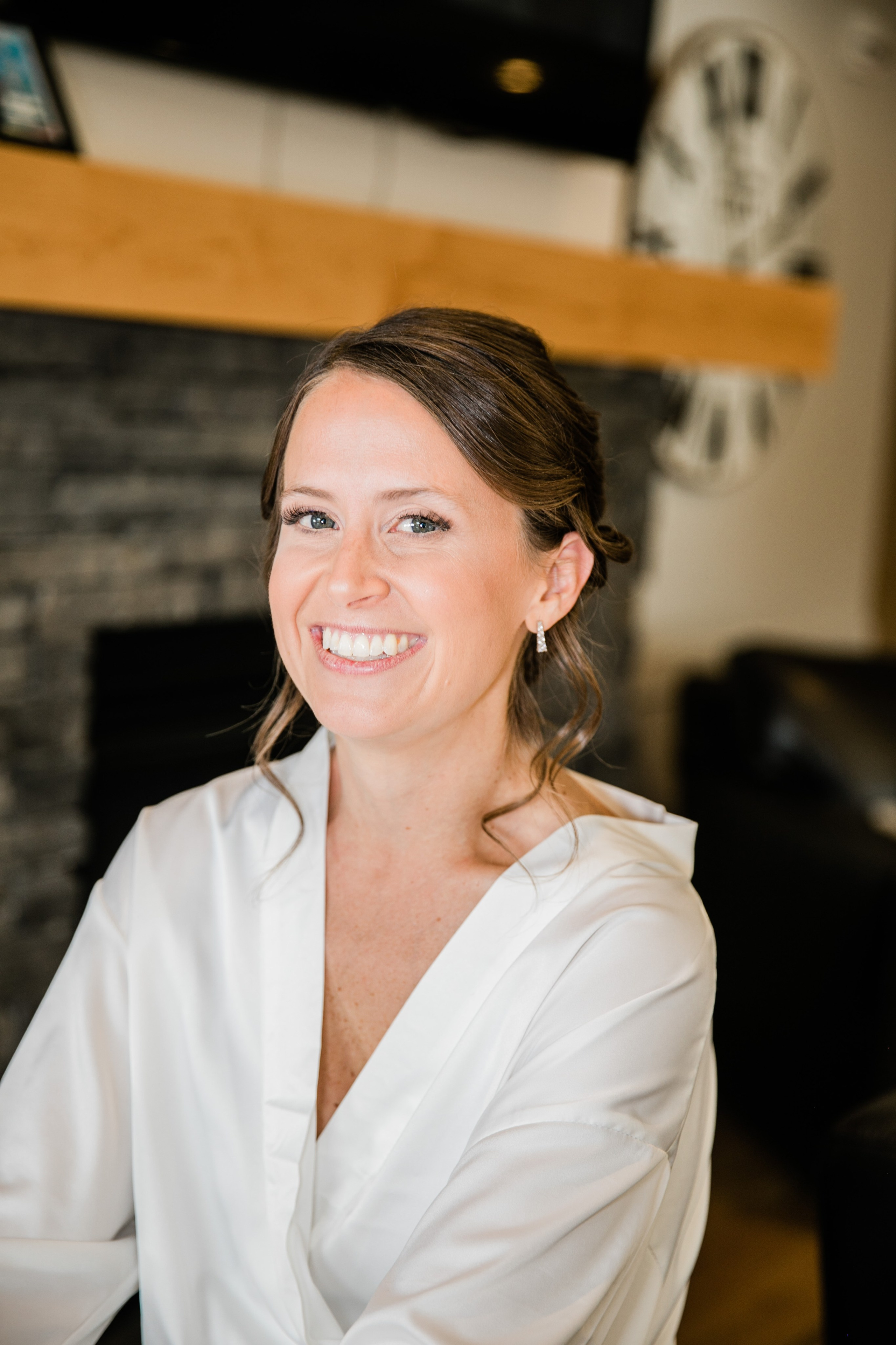 Kayla Hagen — Getting Ready Photos. Fotografía accesible en Calgary