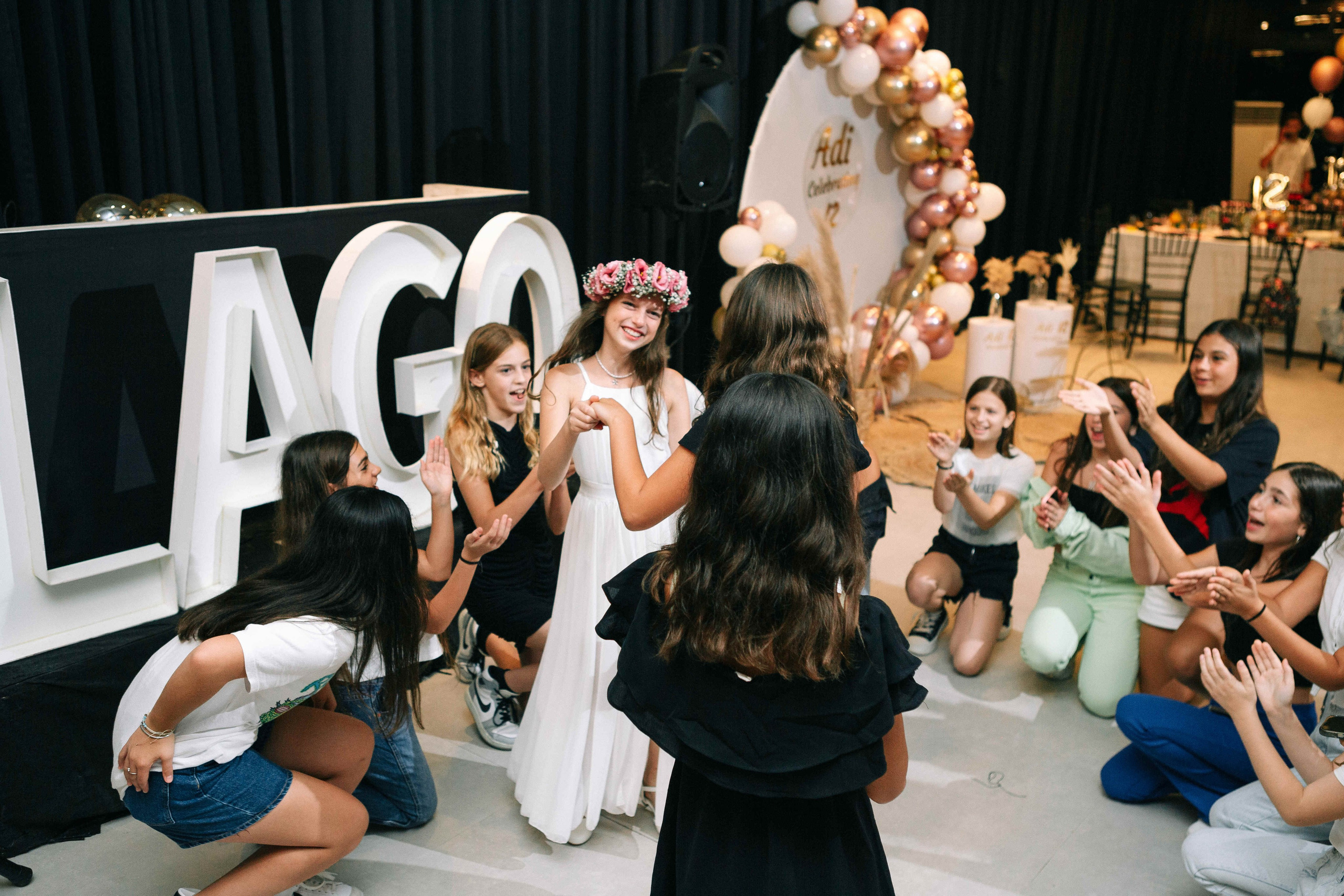 PARTY WITH FRIENDS. Https://shi-photo.com/