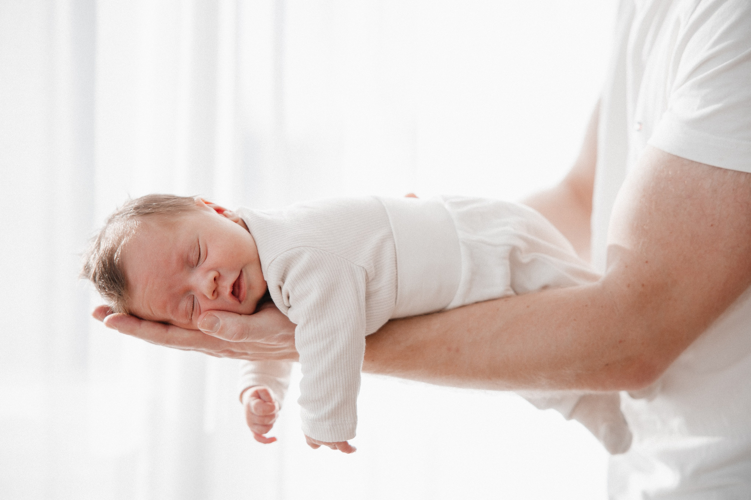 Neugeborenenfotos Zuhause. Hochzeitsfotografie |Hochzeitsfotograf Bochum | Hochzeitsfotograf Dortmund | Hochzeitsfotograf Essen | Hochzeitsfotograf Ruhrgebiet