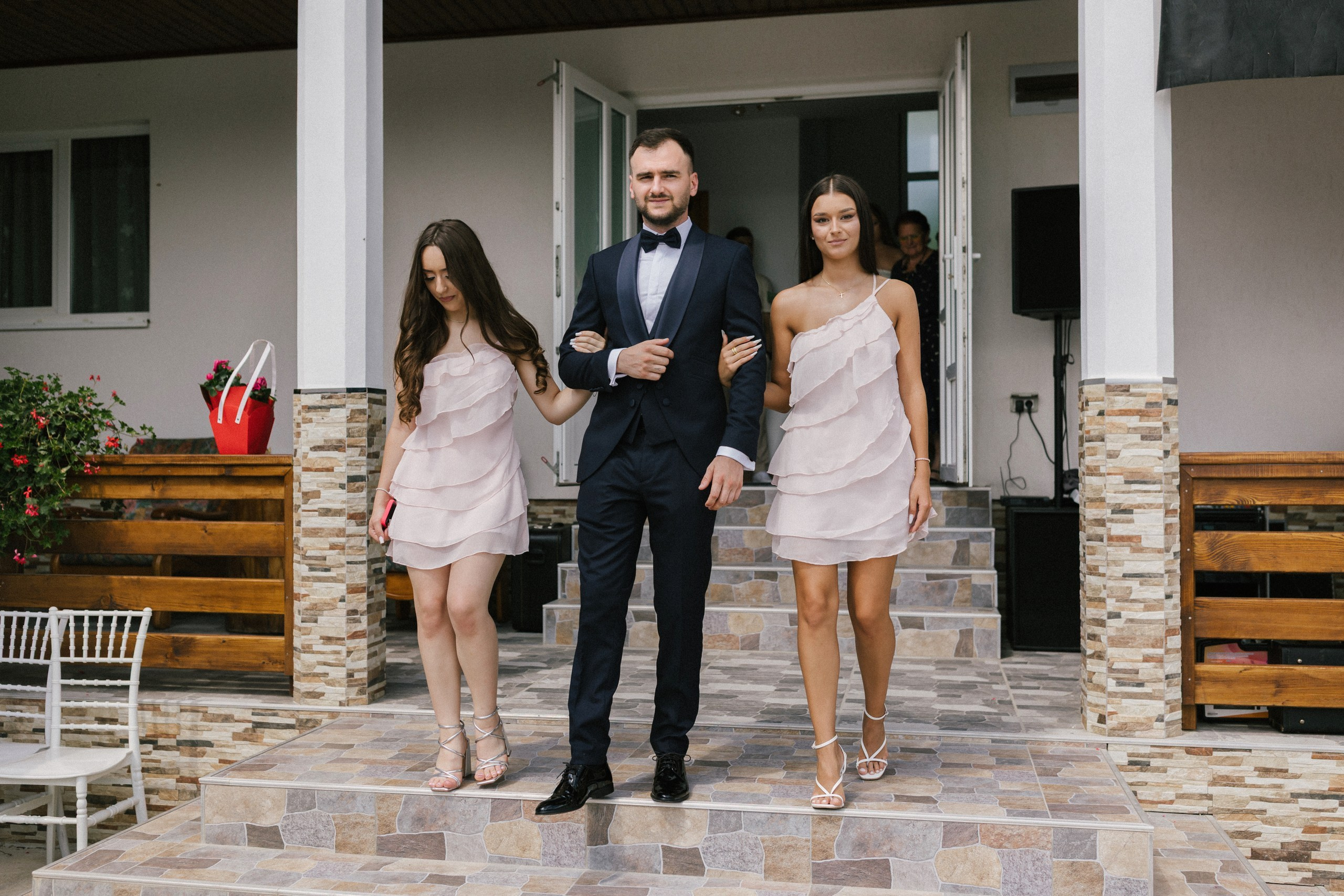 1. Mireasa Adriana în timpul pregătirilor de nuntă în Tudora Botoșani2. Costumul mirelui Ionuț fotografiat artistic în ziua nunții3. Prietenii mirelui la tradițiile de nuntă în Tudora4. Bărbieritul mirelui în cadrul obiceiurilor tradiționale de nuntă5. Fotografii de familie la biserică în ziua nunții6. Portret de familie cu mirii și copilul lor la nunta din Botoșani7. Primul dans al mirilor la Mariage Dor Baisa Botoșani8. Decor elegant de nuntă la Mariage Dor Baisa9. Emoții și tradiții la nunta din Tudora județul Botoșani10. Fotograf profesionist de nuntă în Botoșani surprinzând momente autentice - otograf-nunta-botosanifotograf-evenimente-botosanifotograf-profesionist-botosanifotograf-nunta-tudoranunta-tudora-botosanisedinta-foto-nunta-botosanipoze-nunta-botosanifotografii-nunta-tudorafotograf-cununie-religioasa-botosanibiserica-sfintii-imparati-constantin-si-elena-tudoramariage-dor-baisa-botosanirestaurant-nunta-botosanidansul-mirilor-mariage-dorpregatiri-mire-botosanipregatiri-mireasa-botosanitraditii-nunta-moldovaobiceiuri-nunta-tudorafotograf-familie-nunta-botosaniportret-miri-botosanigalerie-foto-nunta-botosanialbum-foto-nunta-botosaninunta-eleganta-botosaninunta-cu-traditii-botosanifotograf-premium-nunta-botosaniservicii-foto-video-botosanipoveste-de-nunta-botosanifotograf-documentar-nuntafotograf-natural-emotionalmiri-ionut-si-adriananunta-autentica-tudora -otograf-nunta-botosanifotograf-nunta-tudoranunta-tudora-botosanifotograf-evenimente-botosanifotograf-profesionist-botosaniservicii-foto-video-botosanigalerie-foto-nunta-botosanialbum-foto-nunta-botosani - nunta-autentica-botosaninunta-cu-traditii-botosanipoveste-de-nunta-botosanifotografii-emotionante-nuntamomente-autentice-nuntafotografie-documentara-nuntafotograf-natural-nunta- pregatiri-miri-tudorabiserica-tudora-botosanicununie-religioasa-tudoramariage-dor-baisa-botosanipetrecere-nunta-botosanivalsul-mirilor-botosani - alino-foto-studio-botosaniionut-si-adriana-nunta-tudorafotograf-alin-chirila-botosani