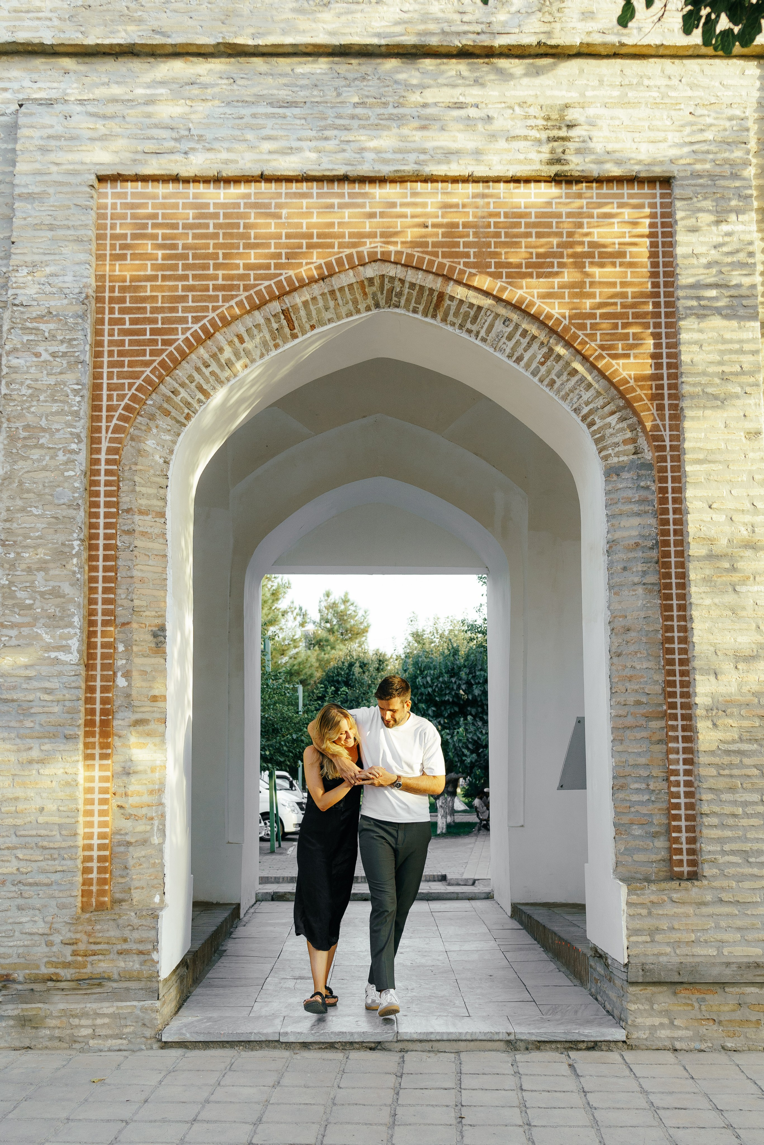 Love Story photoshoot in Samarkand with the backdrop of Gur-Emir. Photographer in Uzbekistan and Samarkand Djasur Marupov