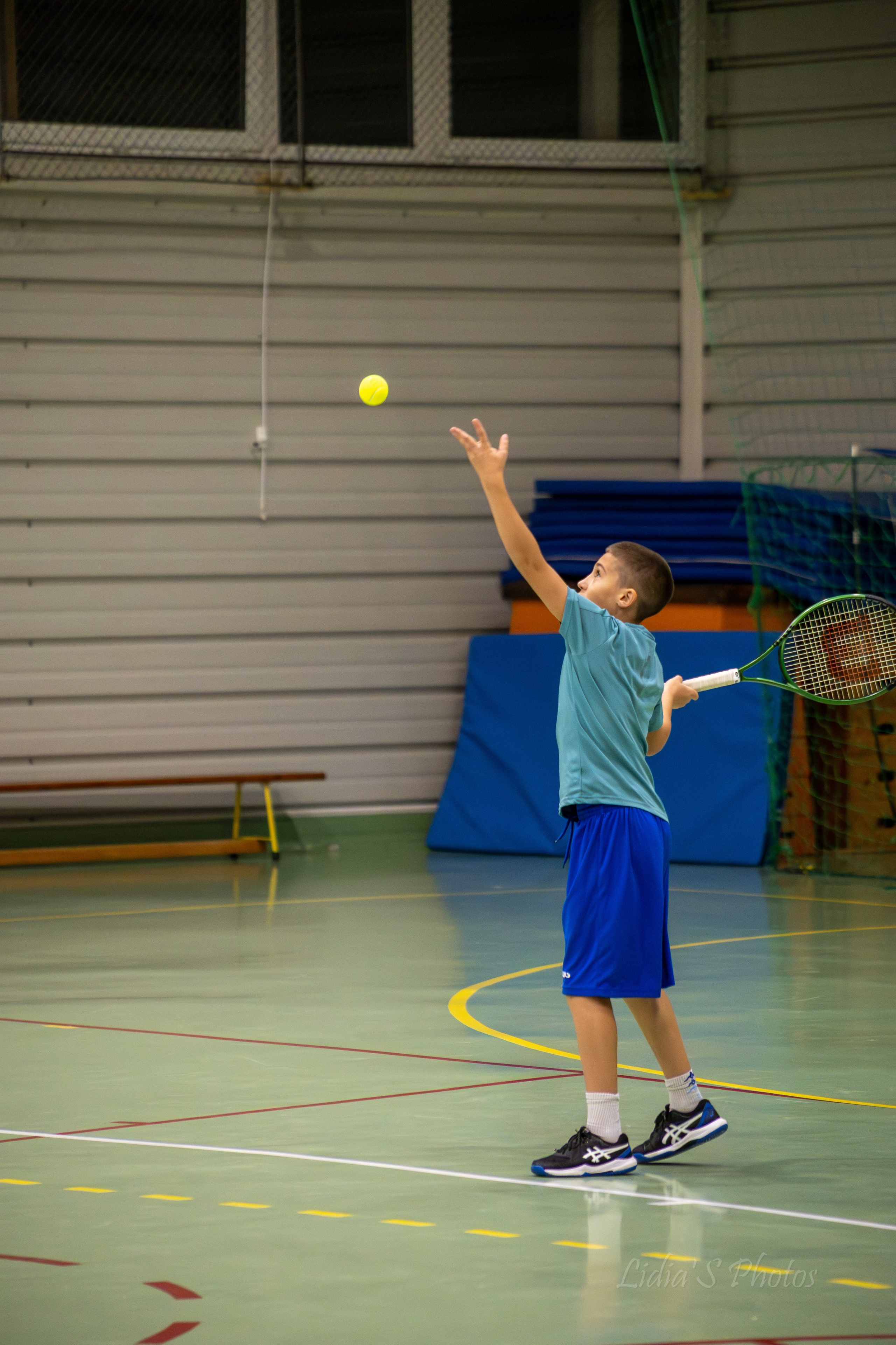 Turneu tenis de camp în sală. Fotograf. Lucrez cu oameni, produse și spații. Portret și fotografie creativă. Bacău, România. Lidia Savinoiu
