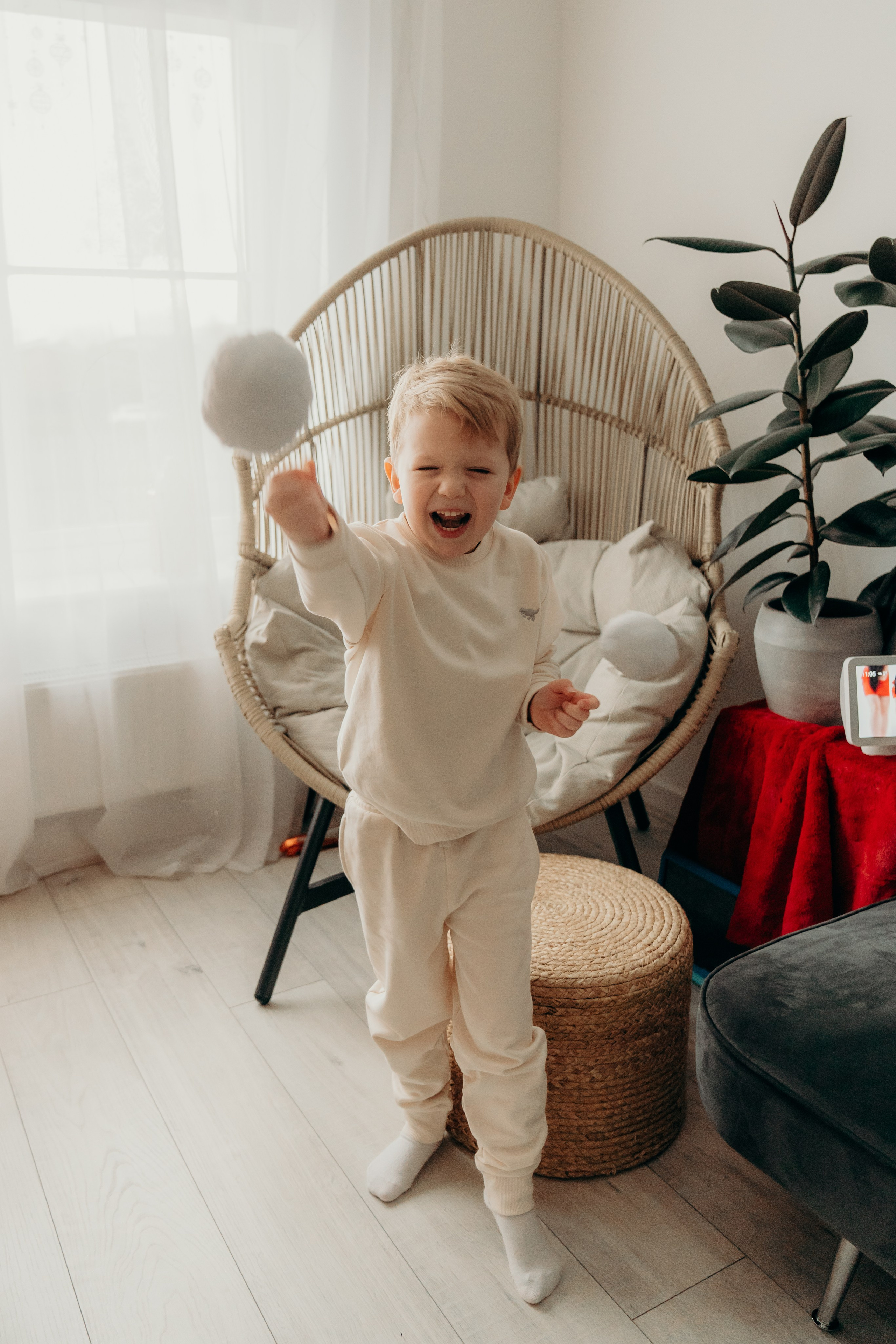 Derbyshire Family. New Year in-home photo session, Washington. Newcastle Upon Tyne Photographer Yana Balatskaya
