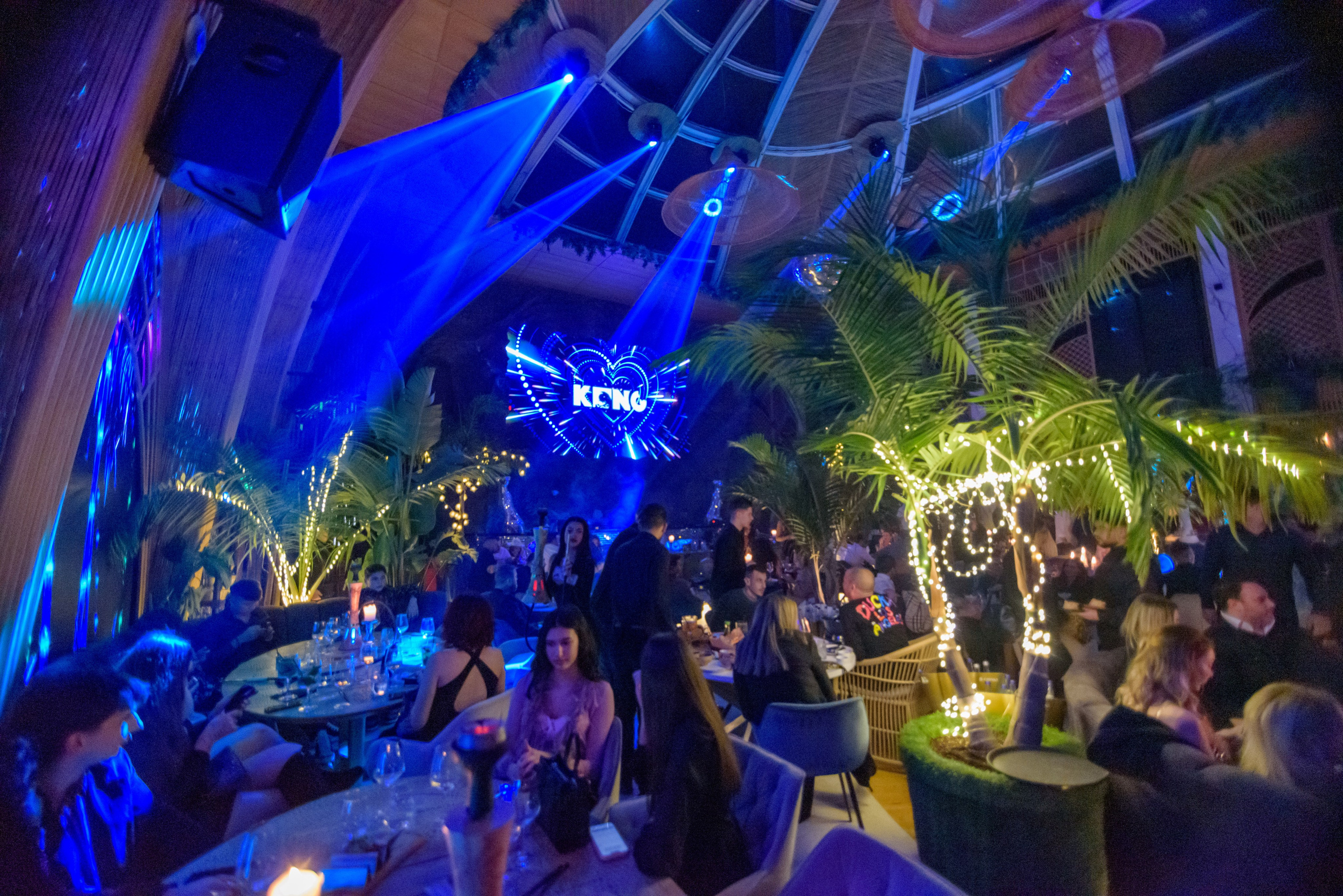 Coming of age photographer, birthday photographer, party photographer, corporate photographer, children's photographer, professional Bucharest photographer, club photographer, private peterceri photographer, bairam photographer, gymnasium photographer, graduation photographer, university graduation, 4th grade graduation, 8th grade graduation a, photos at the end of the school year