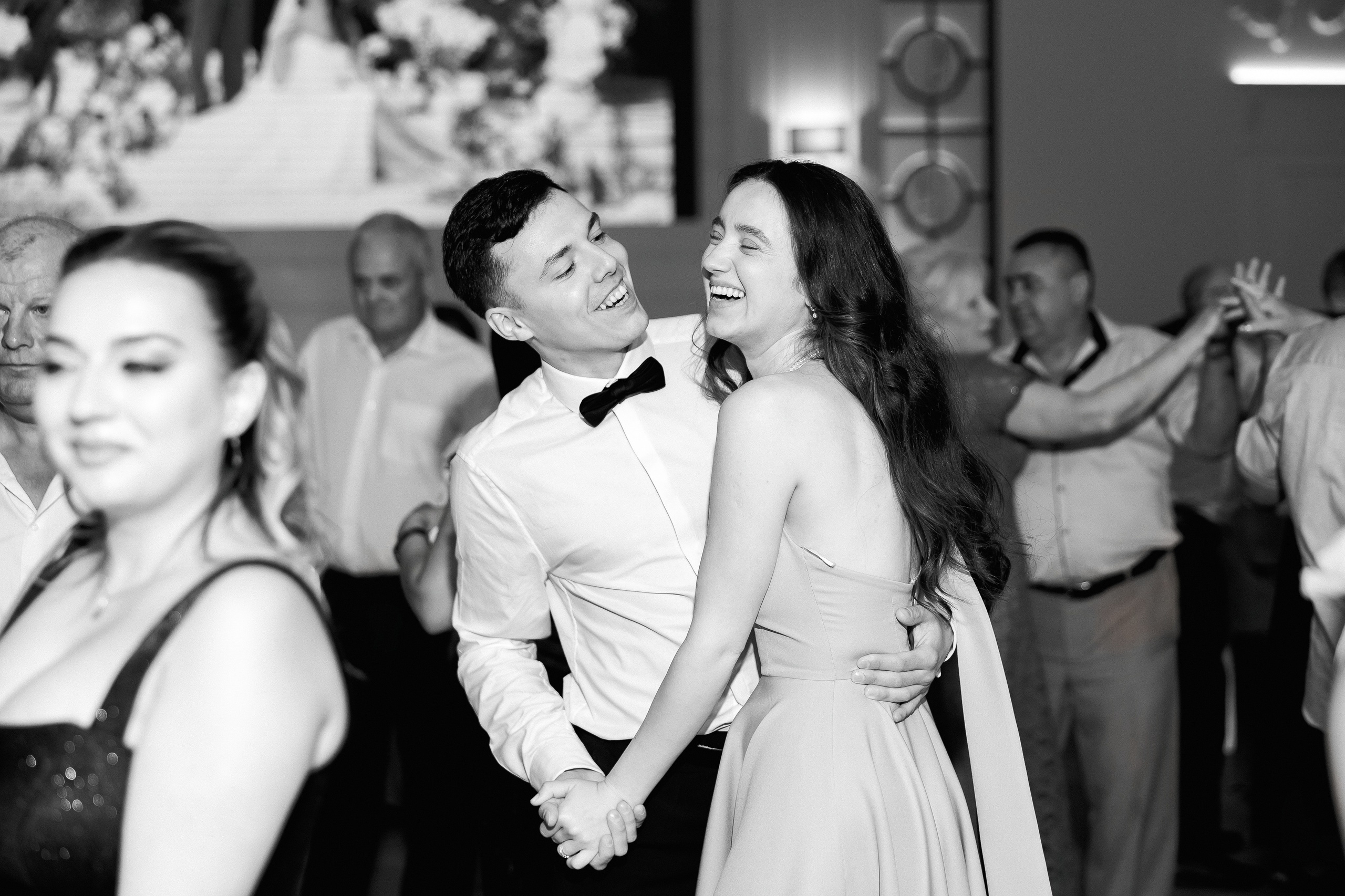 Eugen & Livia — Grand Elysee — Wedding Day. Servicii Foto și Video 067188353