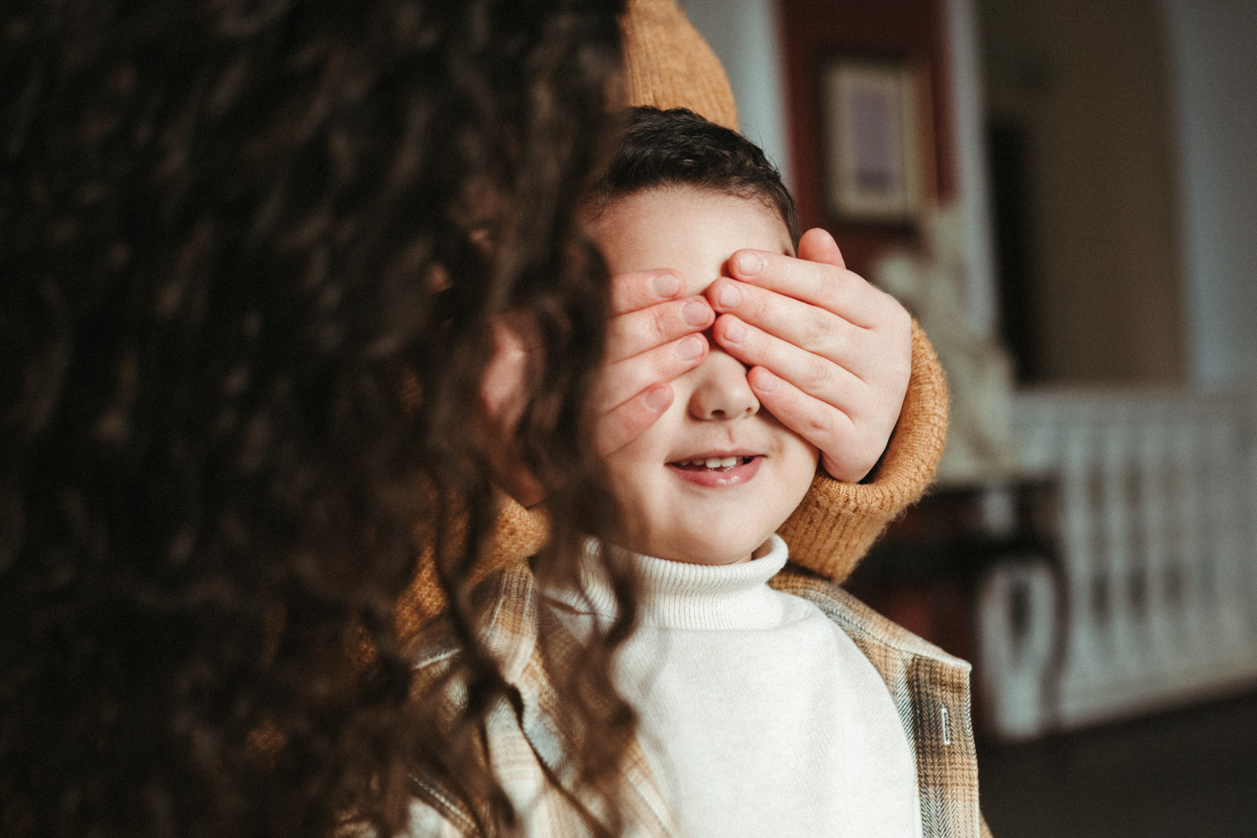 Lika and Anar. Family photographer in Saudi Arabia