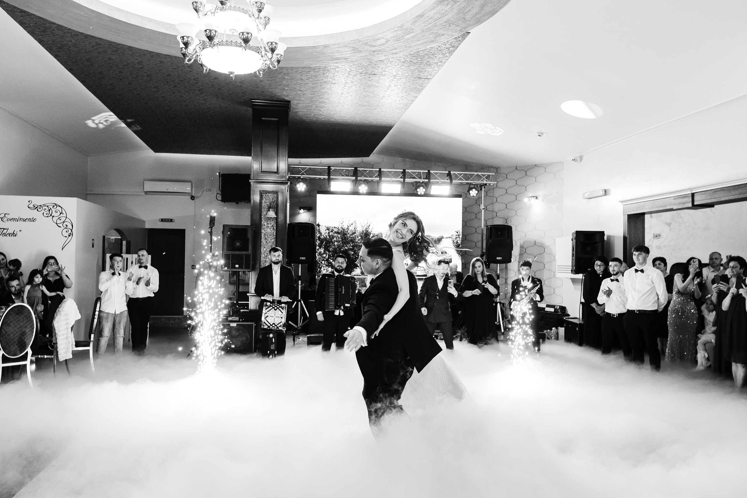 Stefania & Vasi. Ionut Cimpoes FOTOGRAF