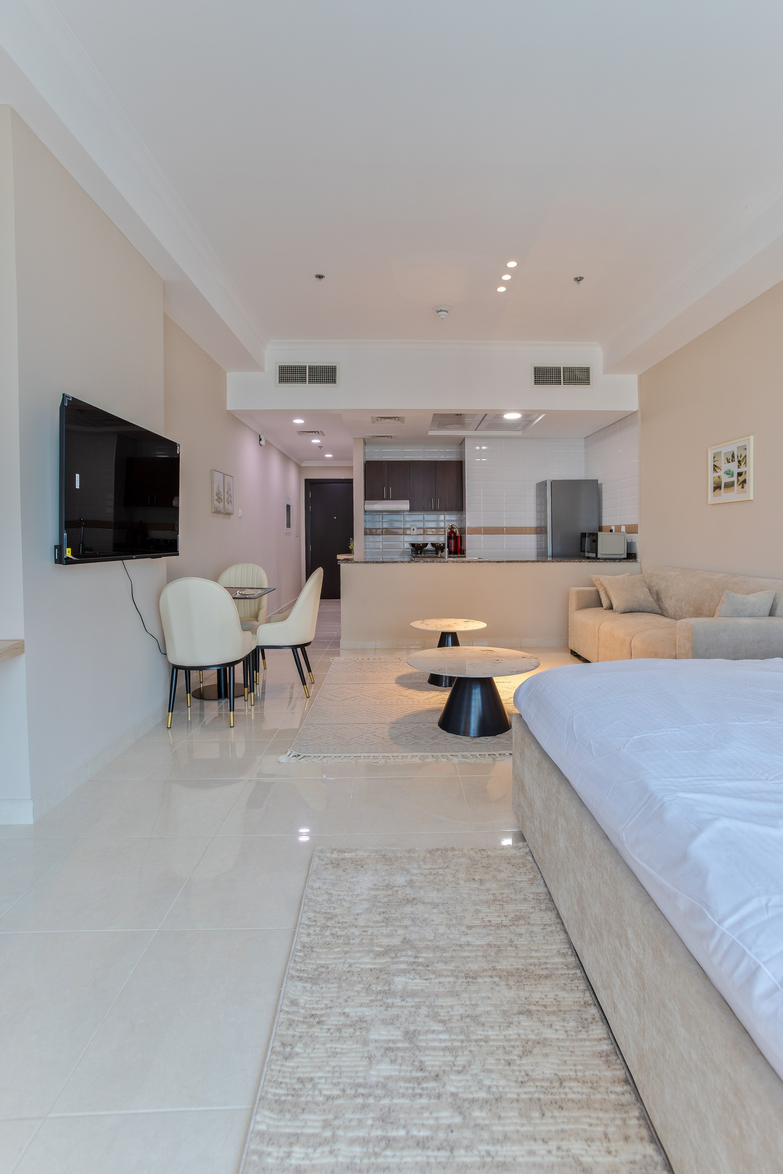 Court Tower. Samy Mar Boy │Portrait, Automotive and Real Estate Photographer