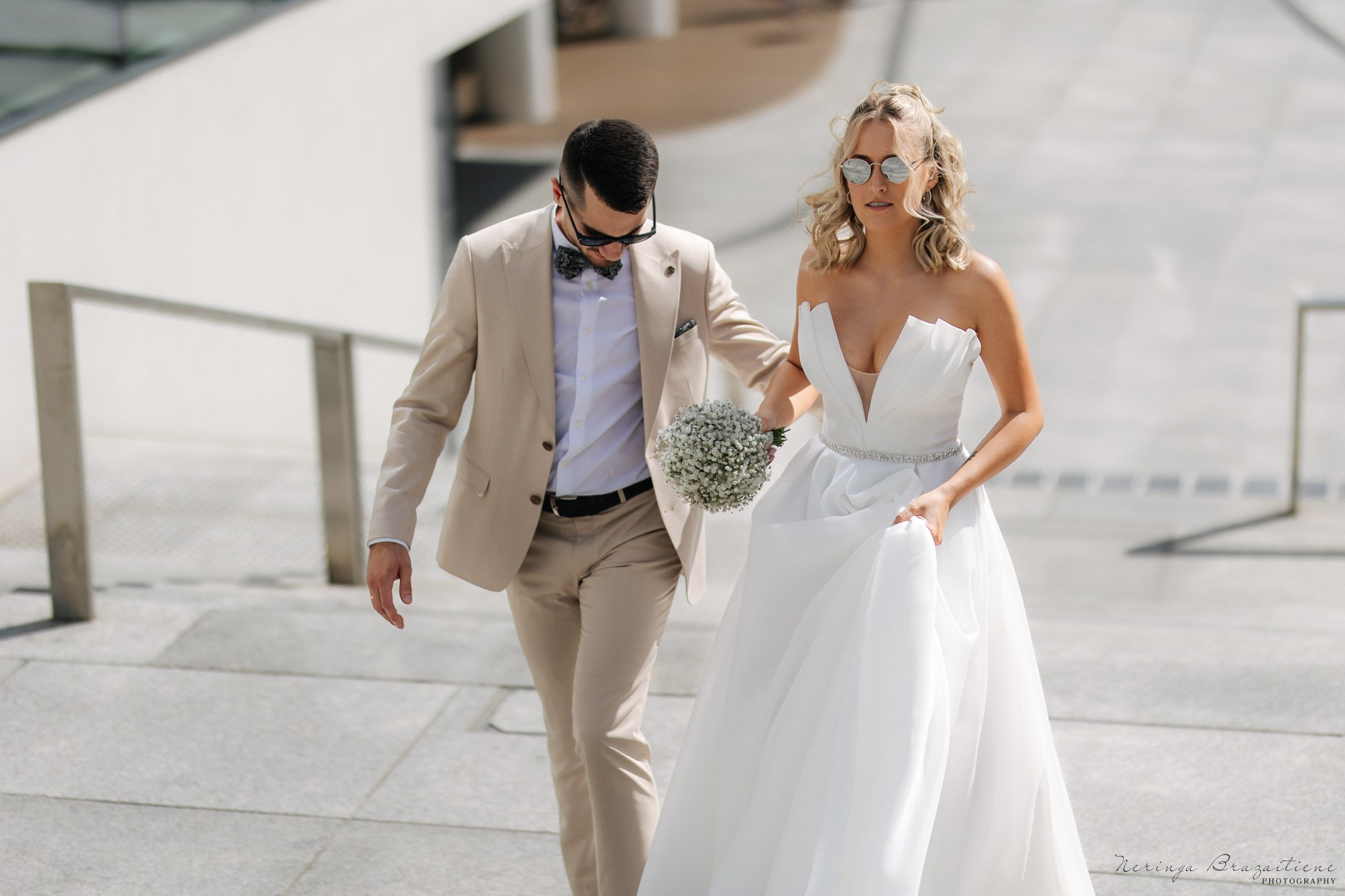 Vestuvinė fotosesija Kaune, Vienybės aikštėje, prie Lietuvos banko