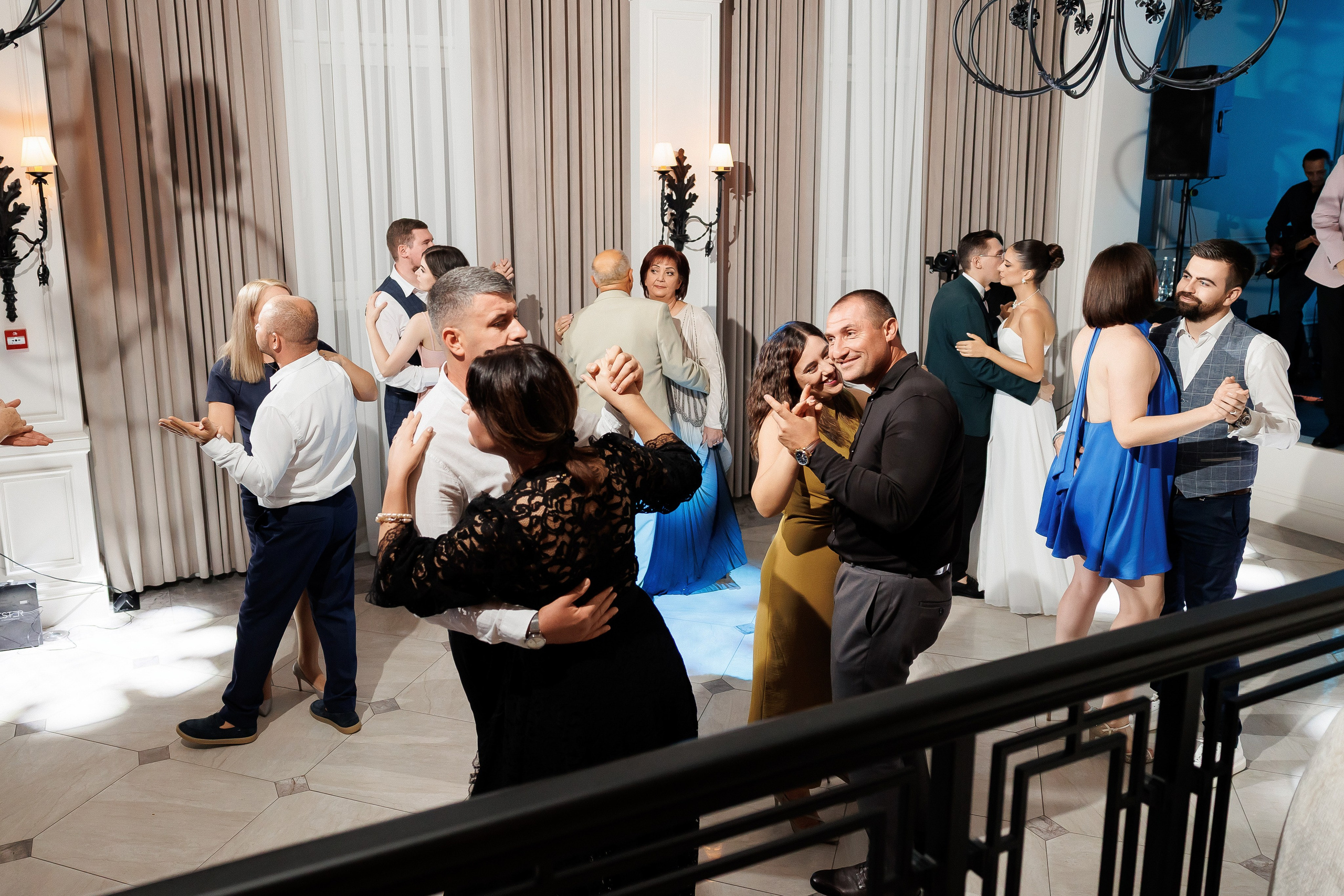 Serghei & Erica — Queen Residence. Servicii Foto și Video 067188353