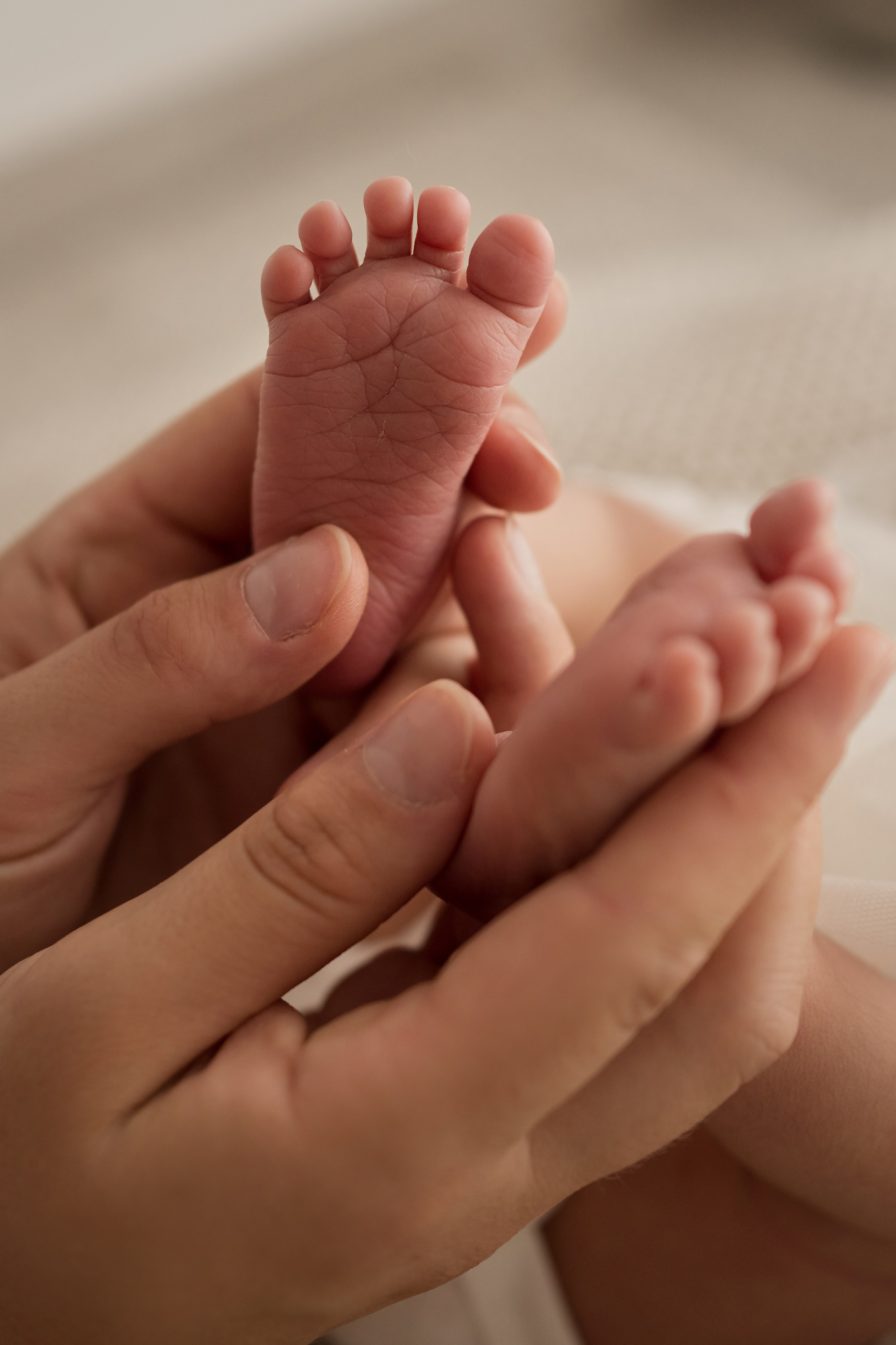 Sweet first days. Angela Iakovleva — Family Photographer in Dubai