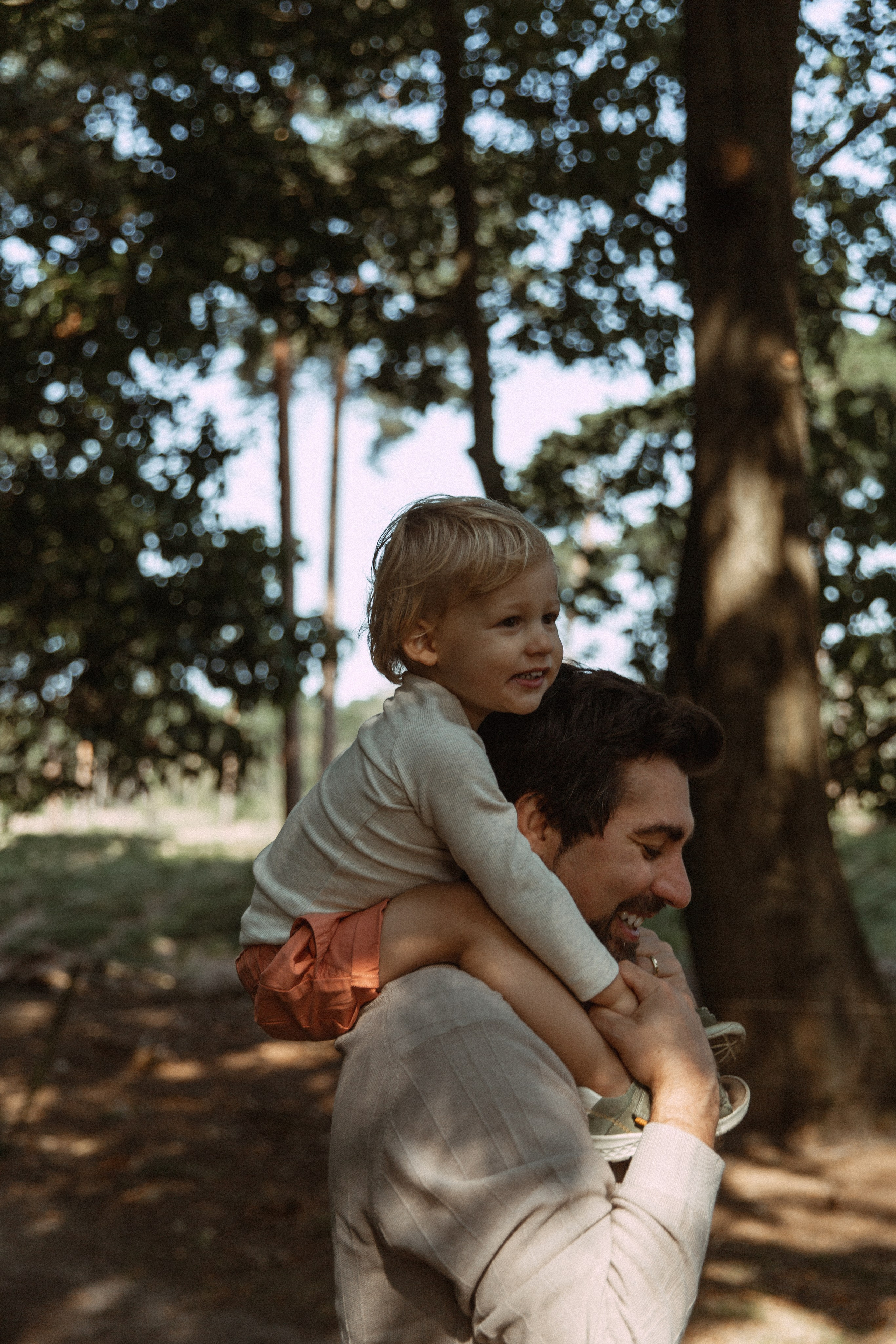 Семья из четырех, фотосессия в лесу. True self