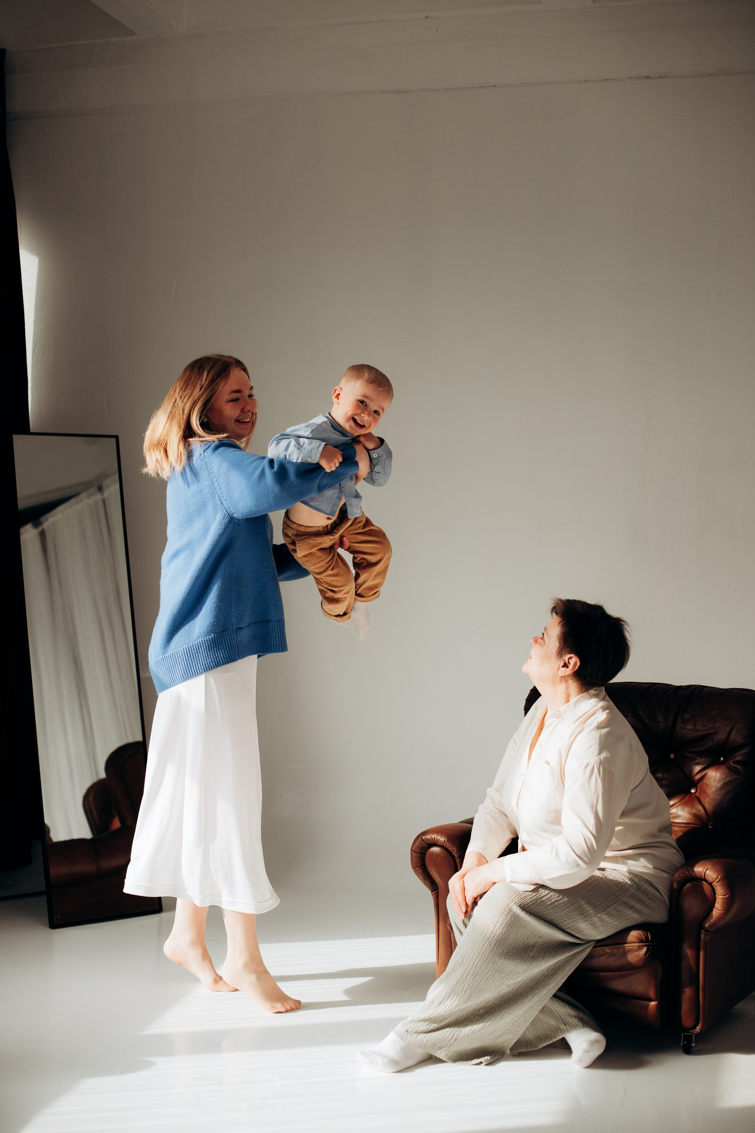 Аня, Ира и Миша. Главная