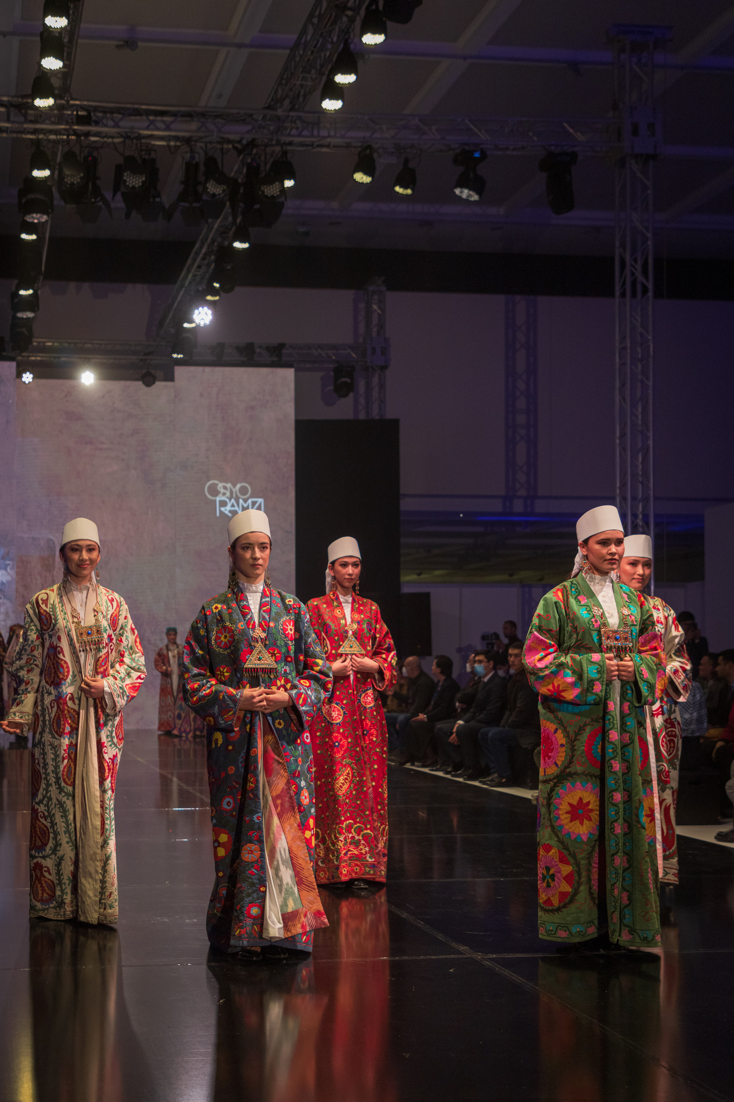 FASHION-ШОУ «НАЦИОНАЛЬНАЯ ОДЕЖДА — ЖЕМЧУЖИНА НОВОГО РЕНЕССАНСА». Георгий Намазов | Фотограф в Ташкенте