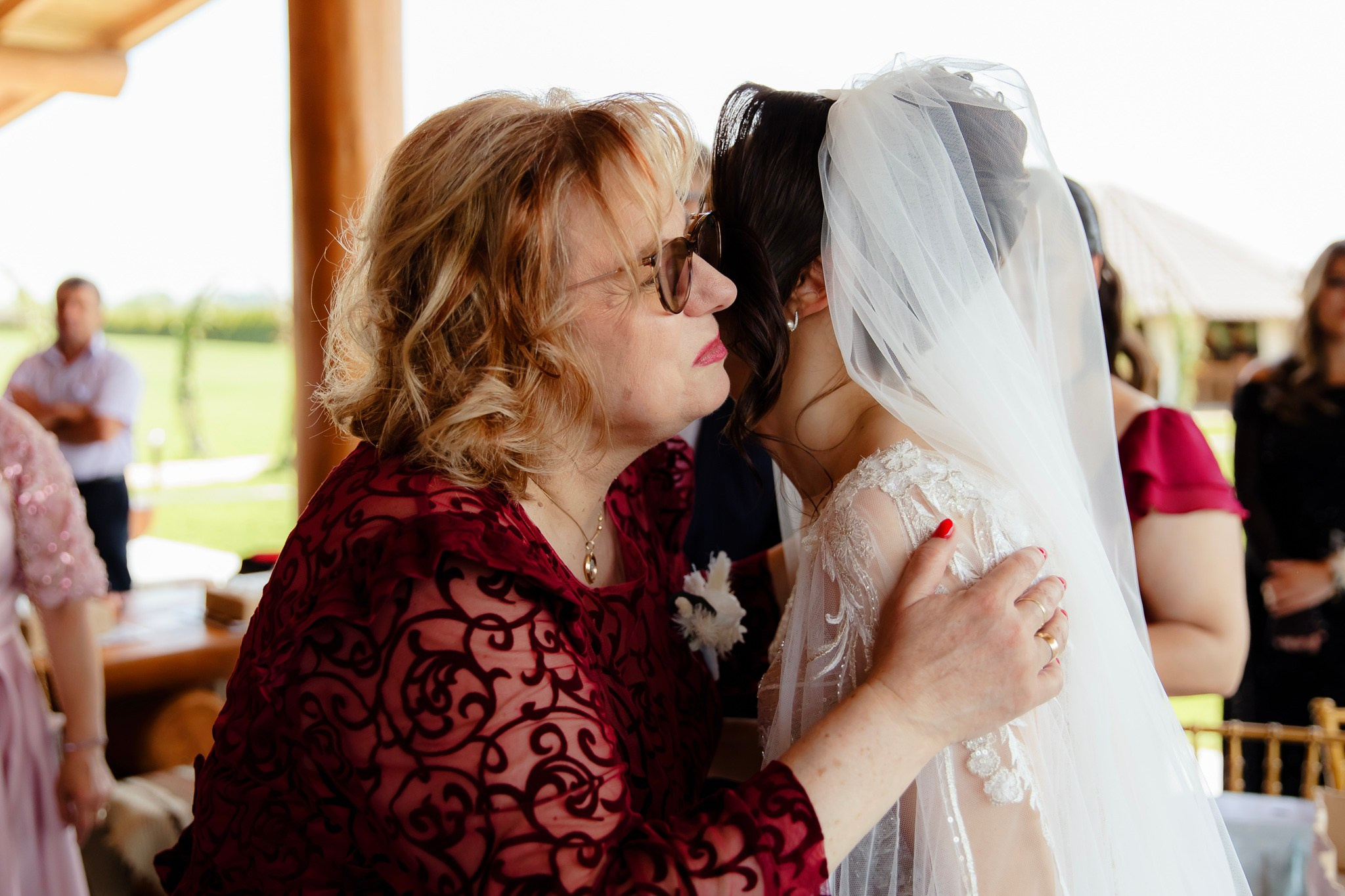 Ioana & Ionuț | Nuntă de poveste la Păstrăvăria Poiana din Mălini județul Suceava. Servicii foto-video profesionale, pentru momente de neuitat