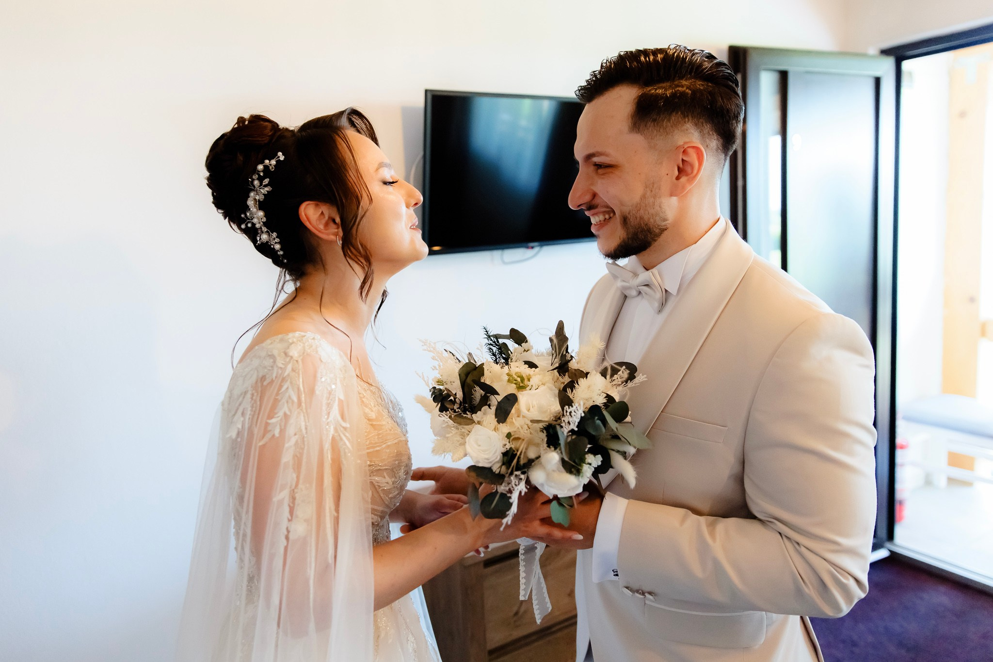 Ioana & Ionuț | Nuntă de poveste la Păstrăvăria Poiana din Mălini județul Suceava. Servicii foto-video profesionale, pentru momente de neuitat