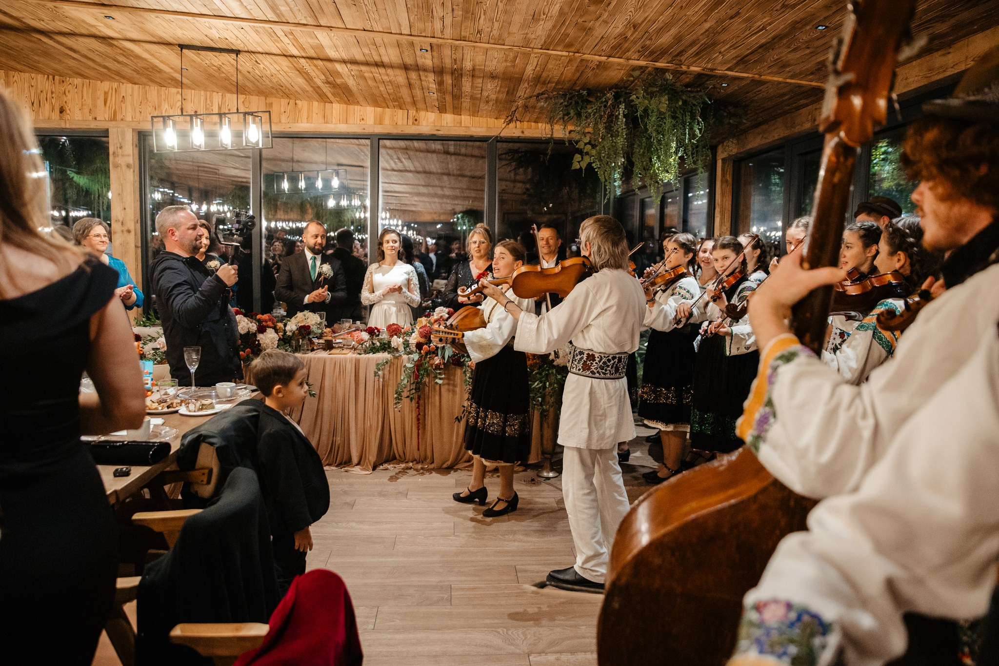 Nunta de Poveste la Sucevița: Cristi și Andreea. Servicii foto-video profesionale, pentru momente de neuitat