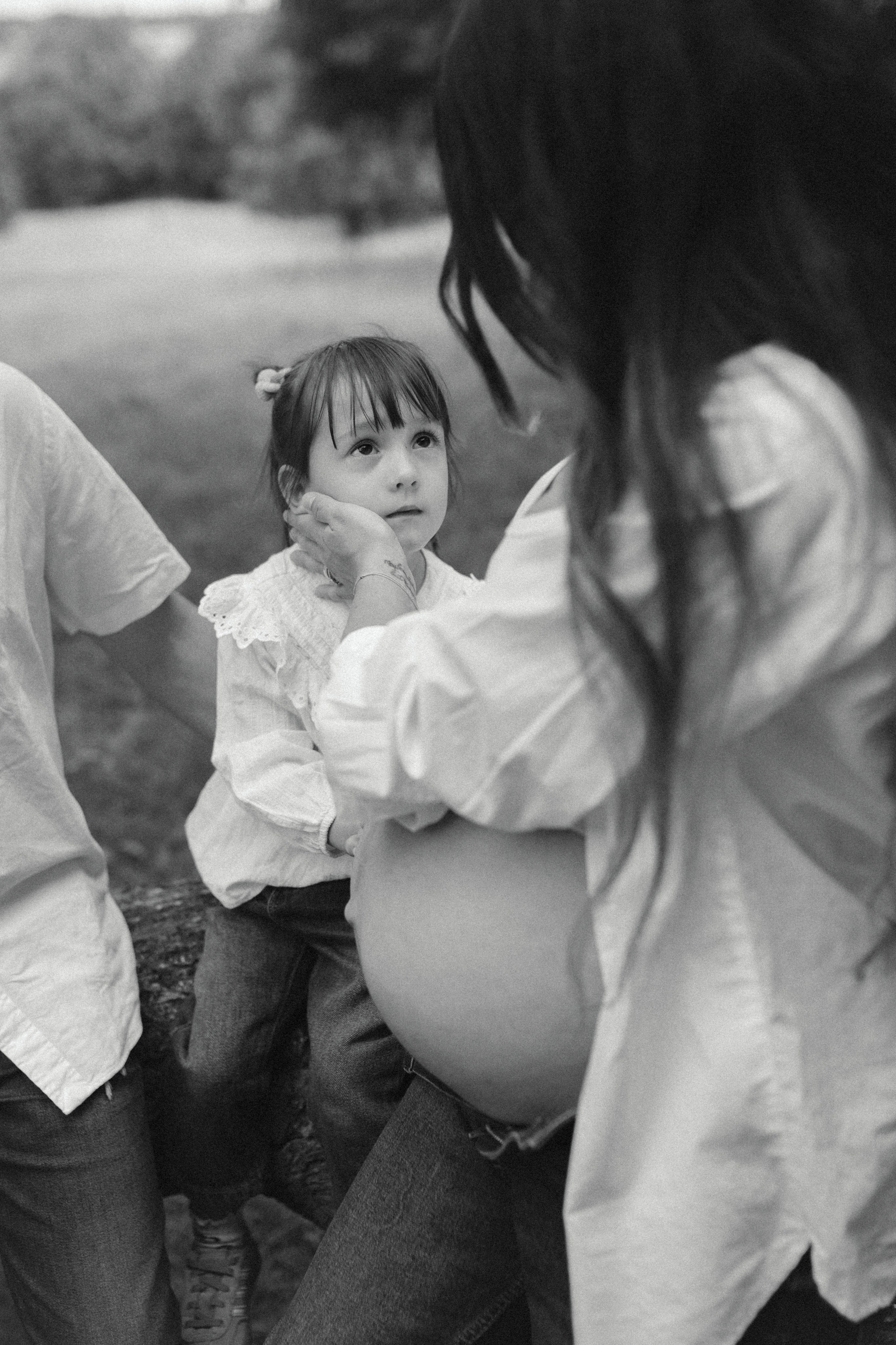 Growing life, holding love. Wedding and Portrait Photographer Evie Moon