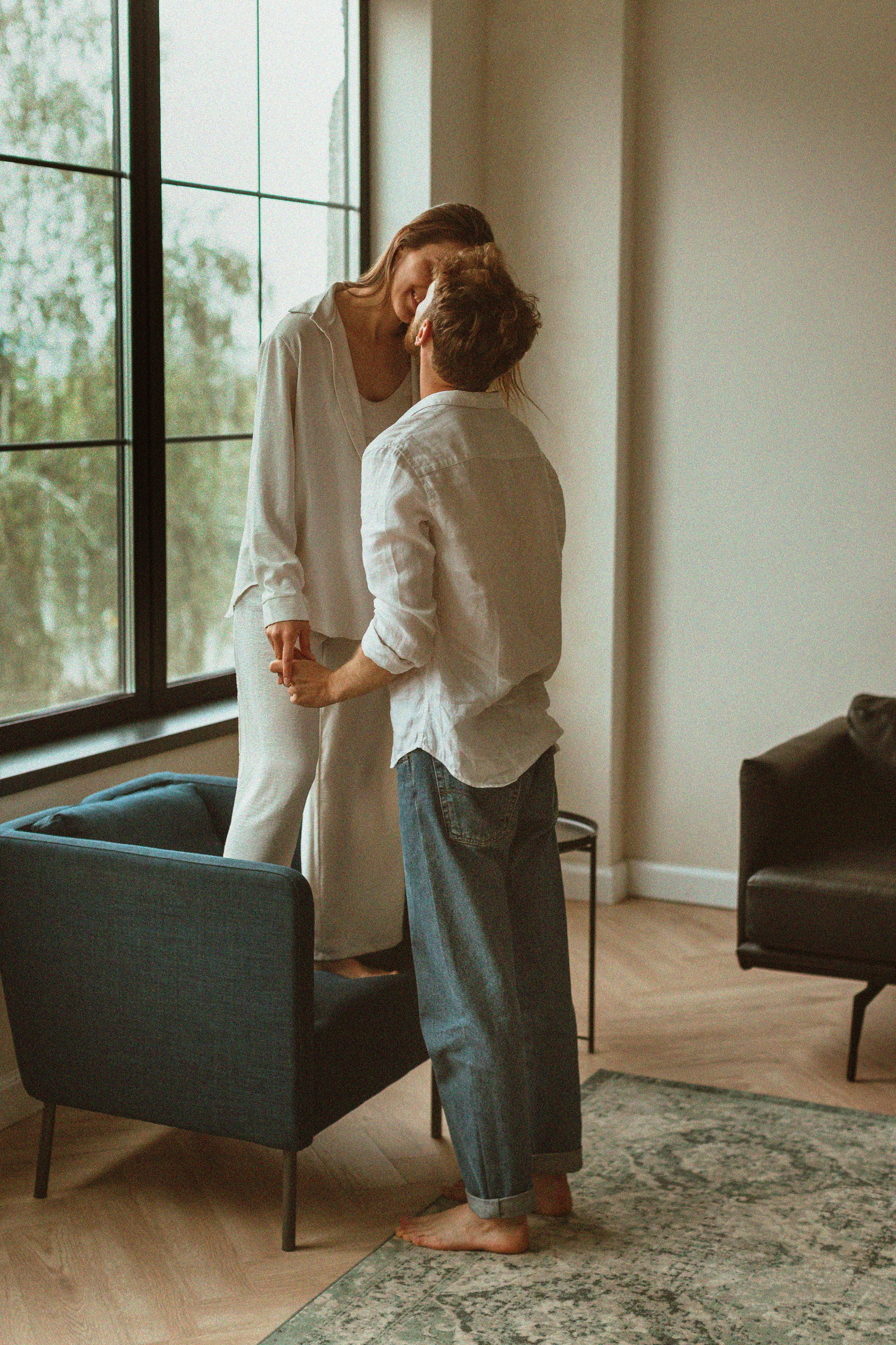 Liam & Emma: romantic rainy day photo session. Alice Bell — Wedding photographer in New York
