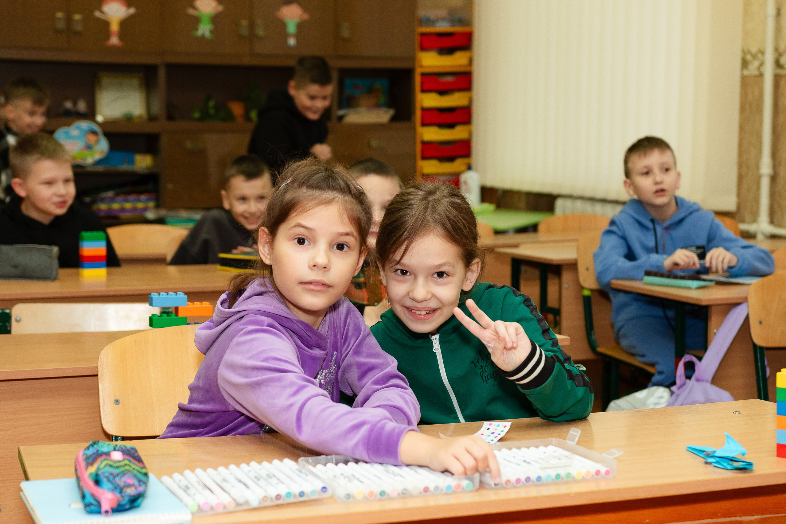School reportage shooting indoors. Retoucher, color corrector, and photographer, I work remotely all over the world