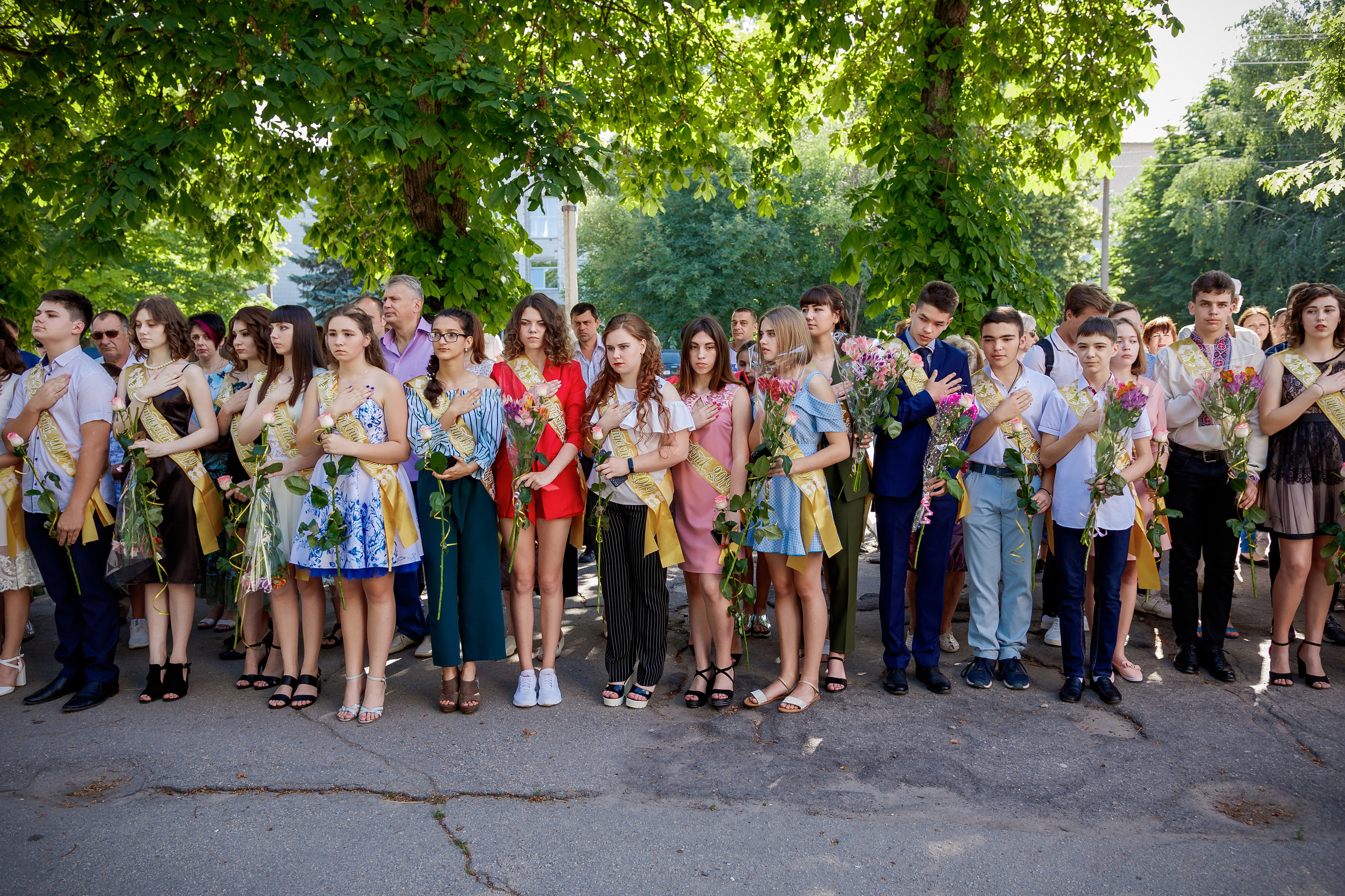School reportage shooting outdoors with natural light. Retoucher, color corrector, and photographer, I work remotely all over the world