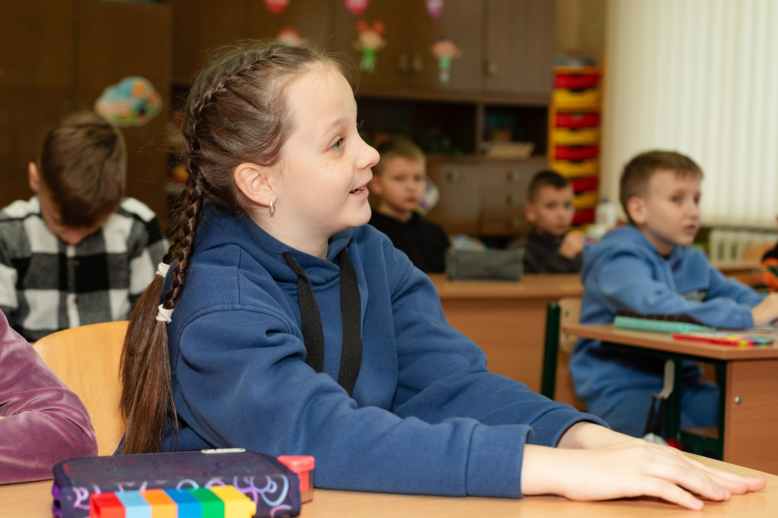 School reportage shooting indoors. Retoucher, color corrector, and photographer, I work remotely all over the world