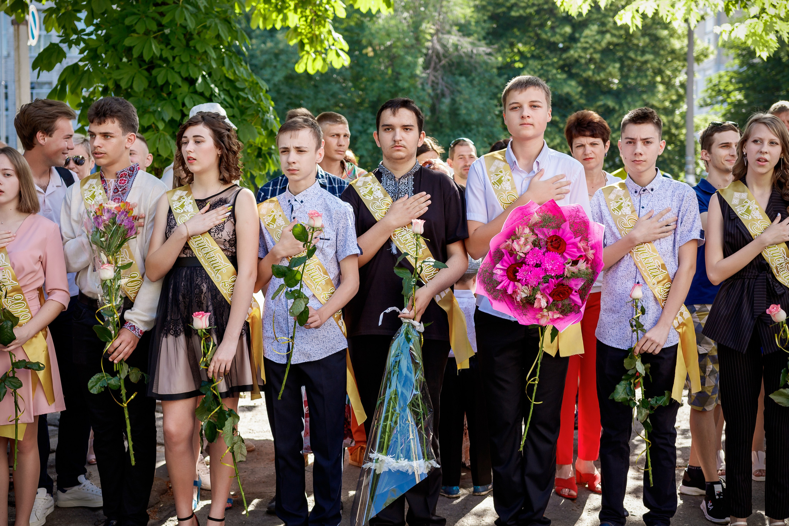 School reportage shooting outdoors with natural light. Retoucher, color corrector, and photographer, I work remotely all over the world