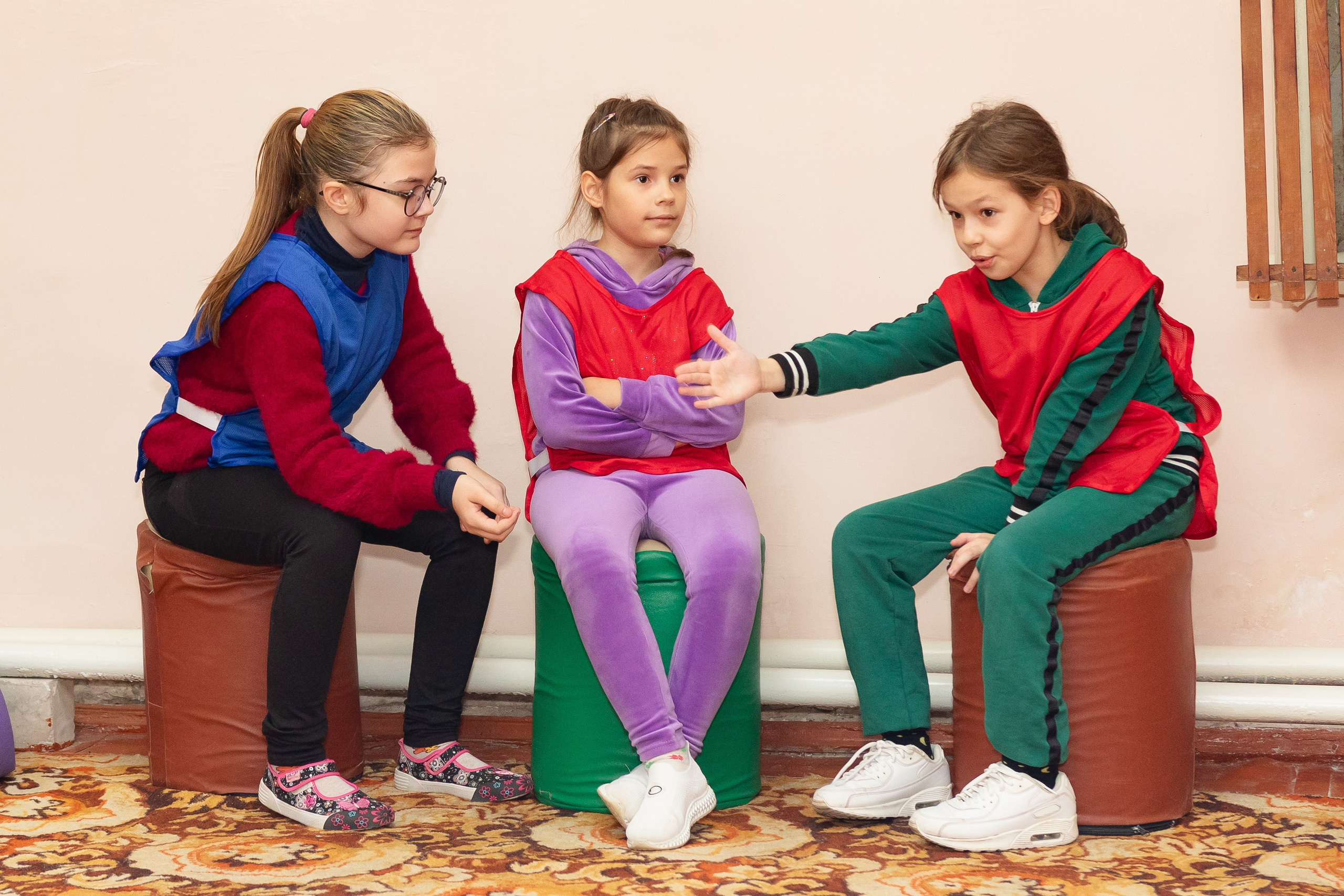 School reportage shooting indoors. Retoucher, color corrector, and photographer, I work remotely all over the world