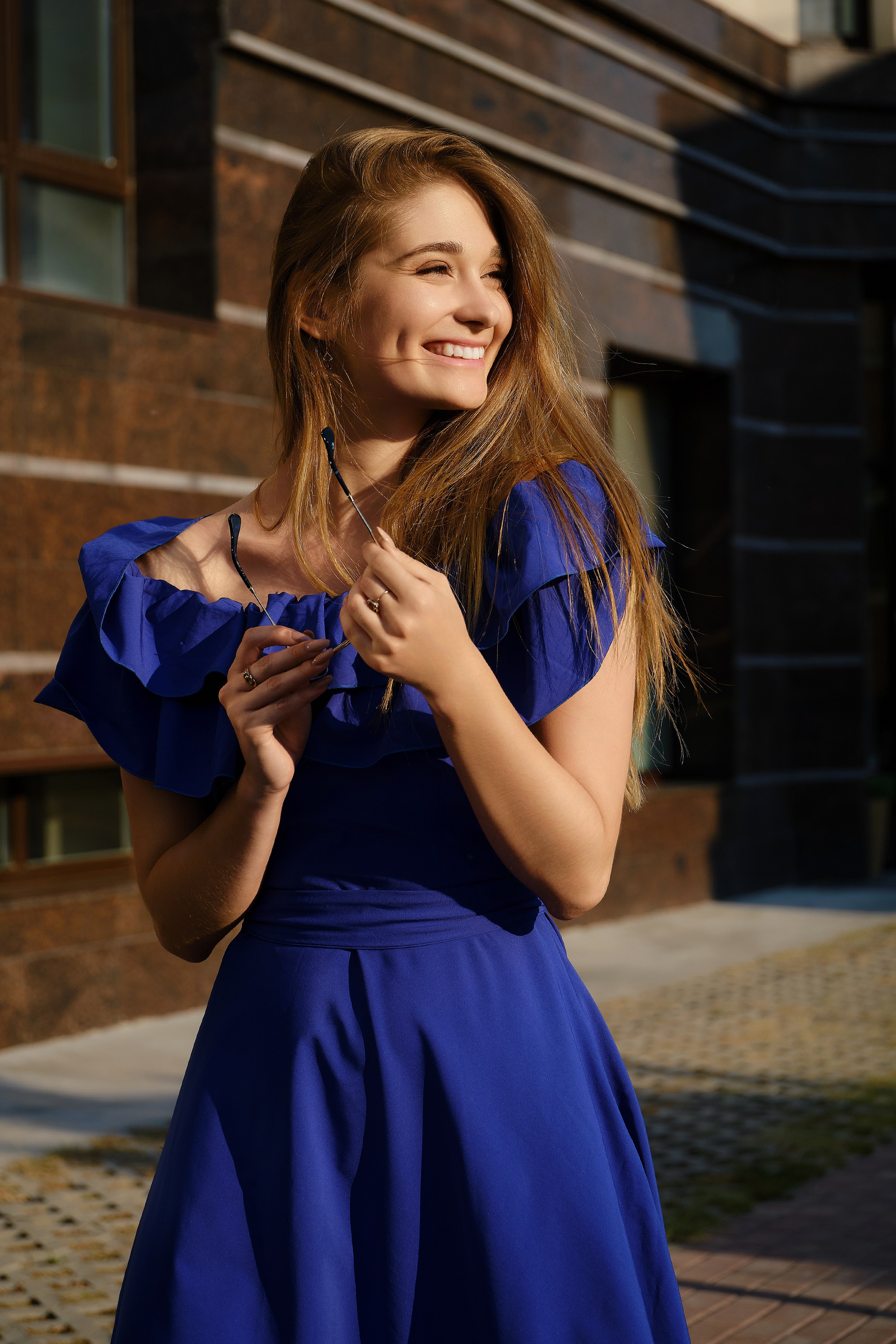 Natural Light, Real Style: Plein Air Lifestyle. Retoucher, color corrector, and photographer, I work remotely all over the world
