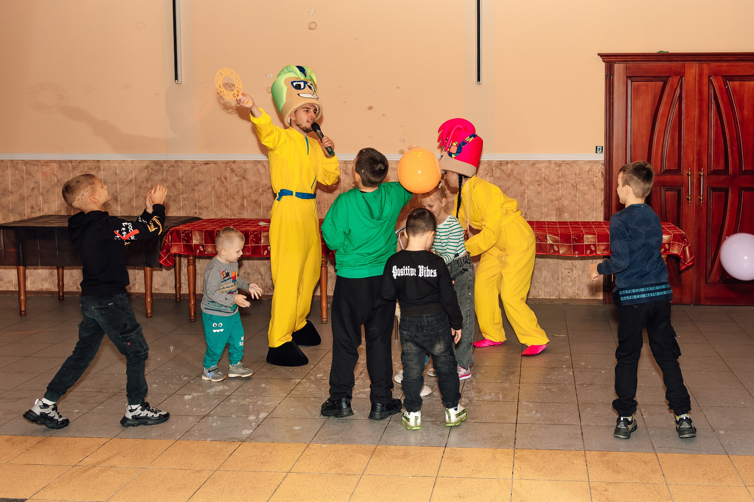 Reportage shooting of the event indoors. Retoucher, color corrector, and photographer, I work remotely all over the world
