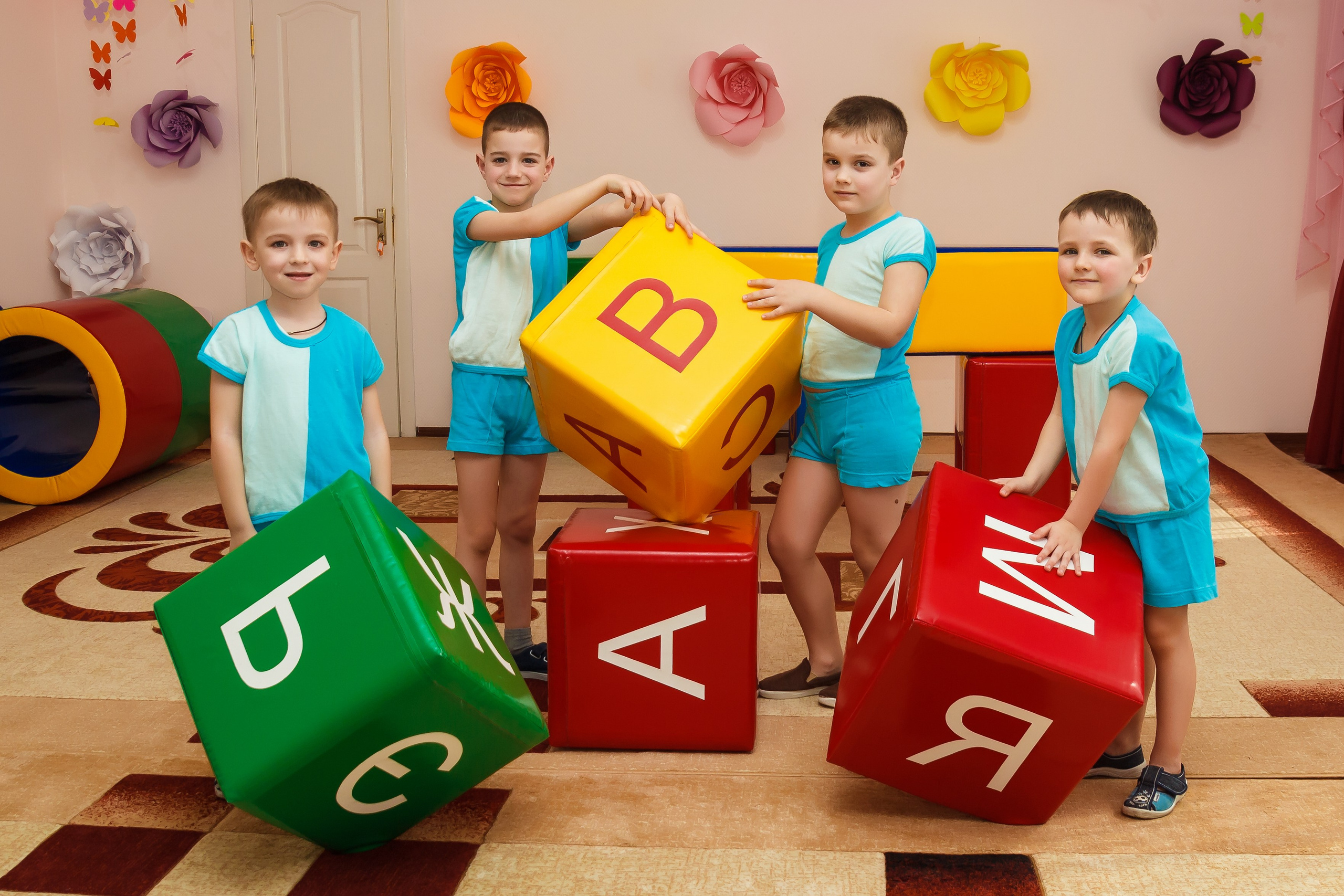 One day in the life of a kindergarten (staged filming). Retoucher, color corrector, and photographer, I work remotely all over the world