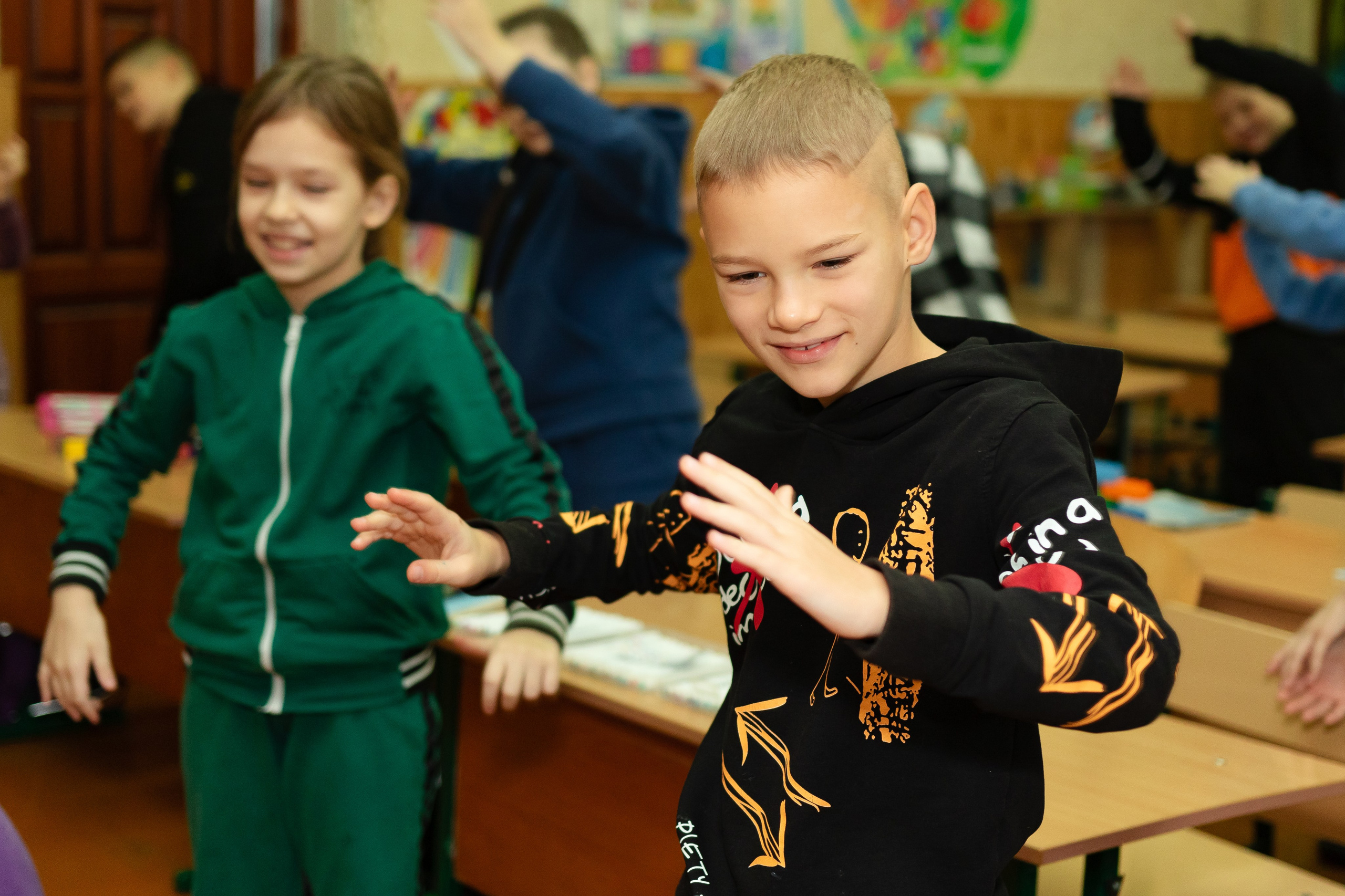 School reportage shooting indoors. Retoucher, color corrector, and photographer, I work remotely all over the world