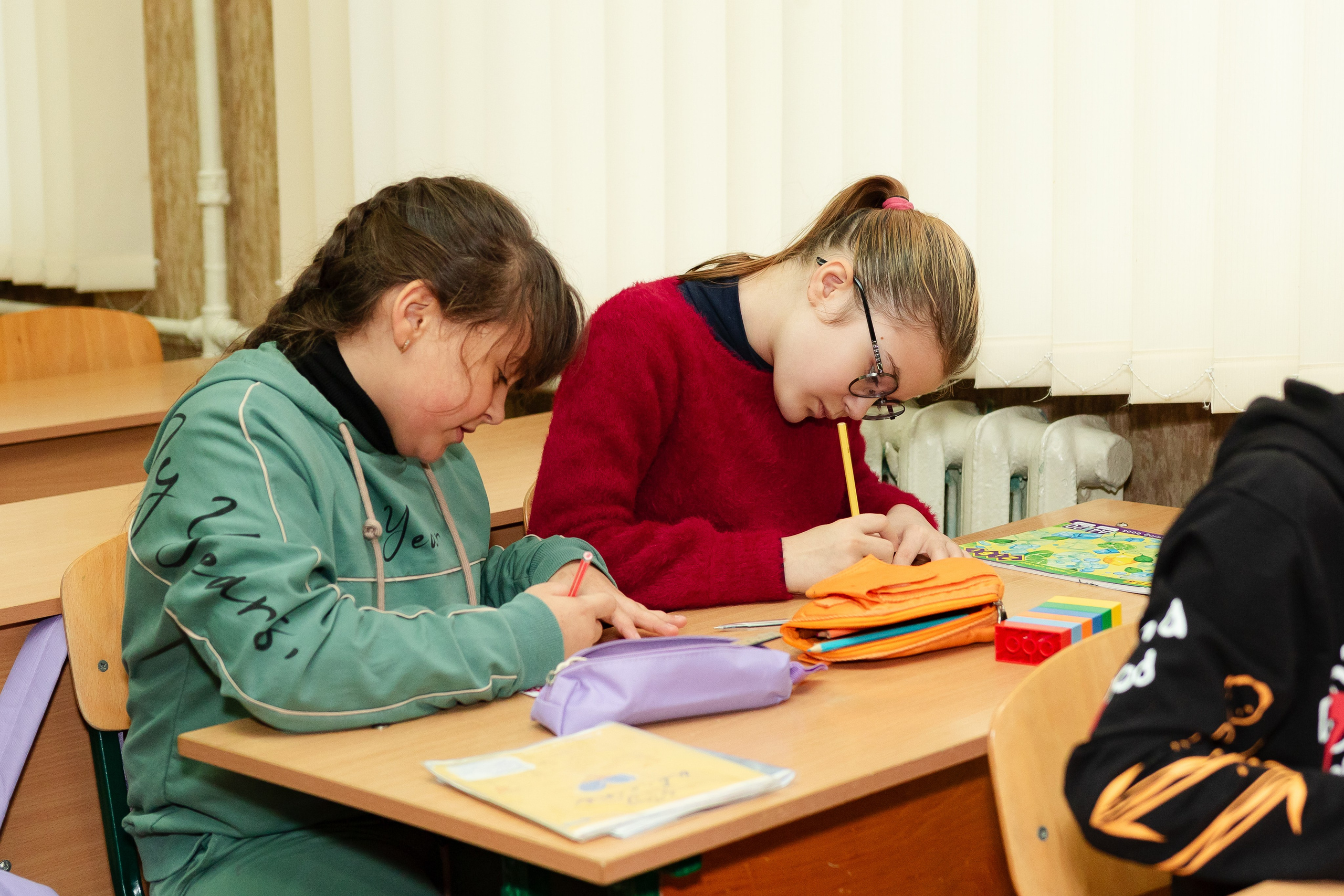 School reportage shooting indoors. Retoucher, color corrector, and photographer, I work remotely all over the world