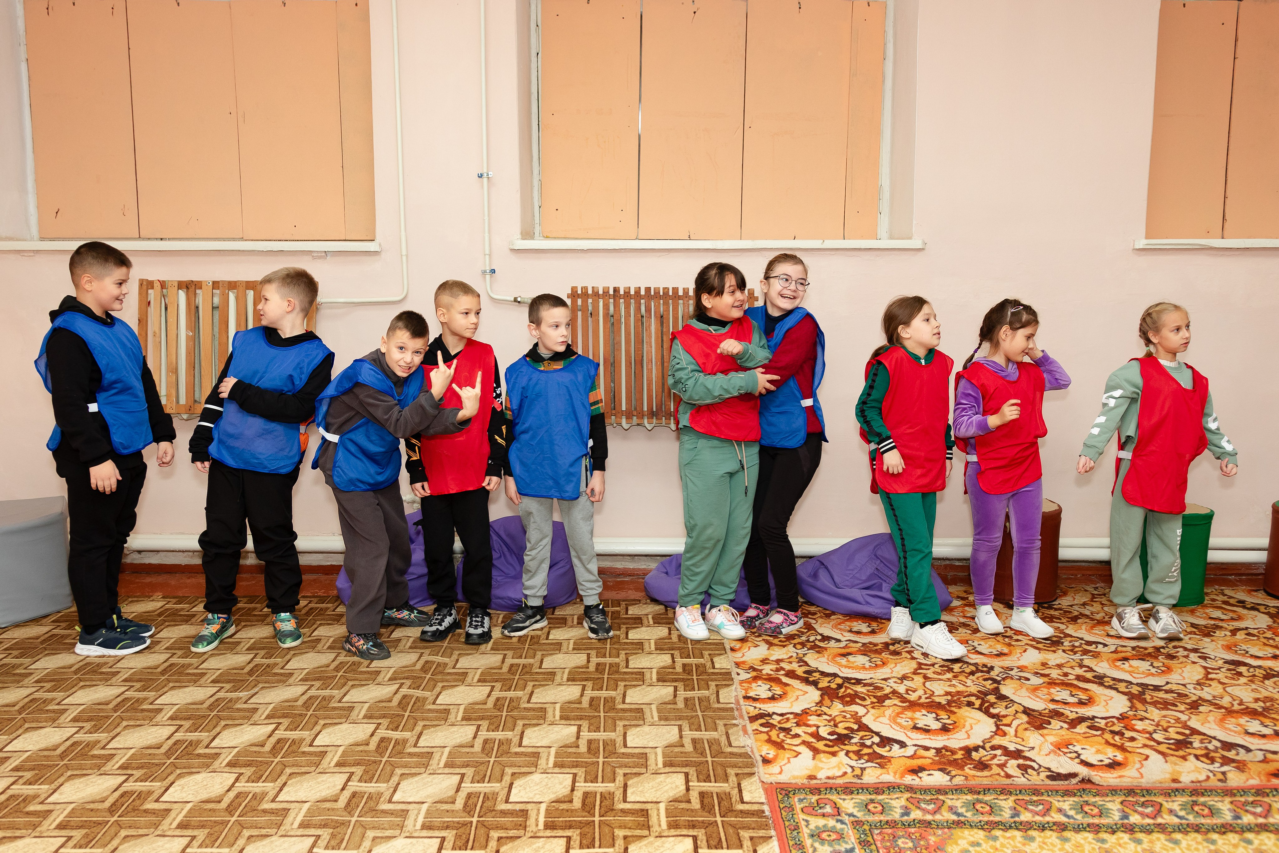 School reportage shooting indoors. Retoucher, color corrector, and photographer, I work remotely all over the world