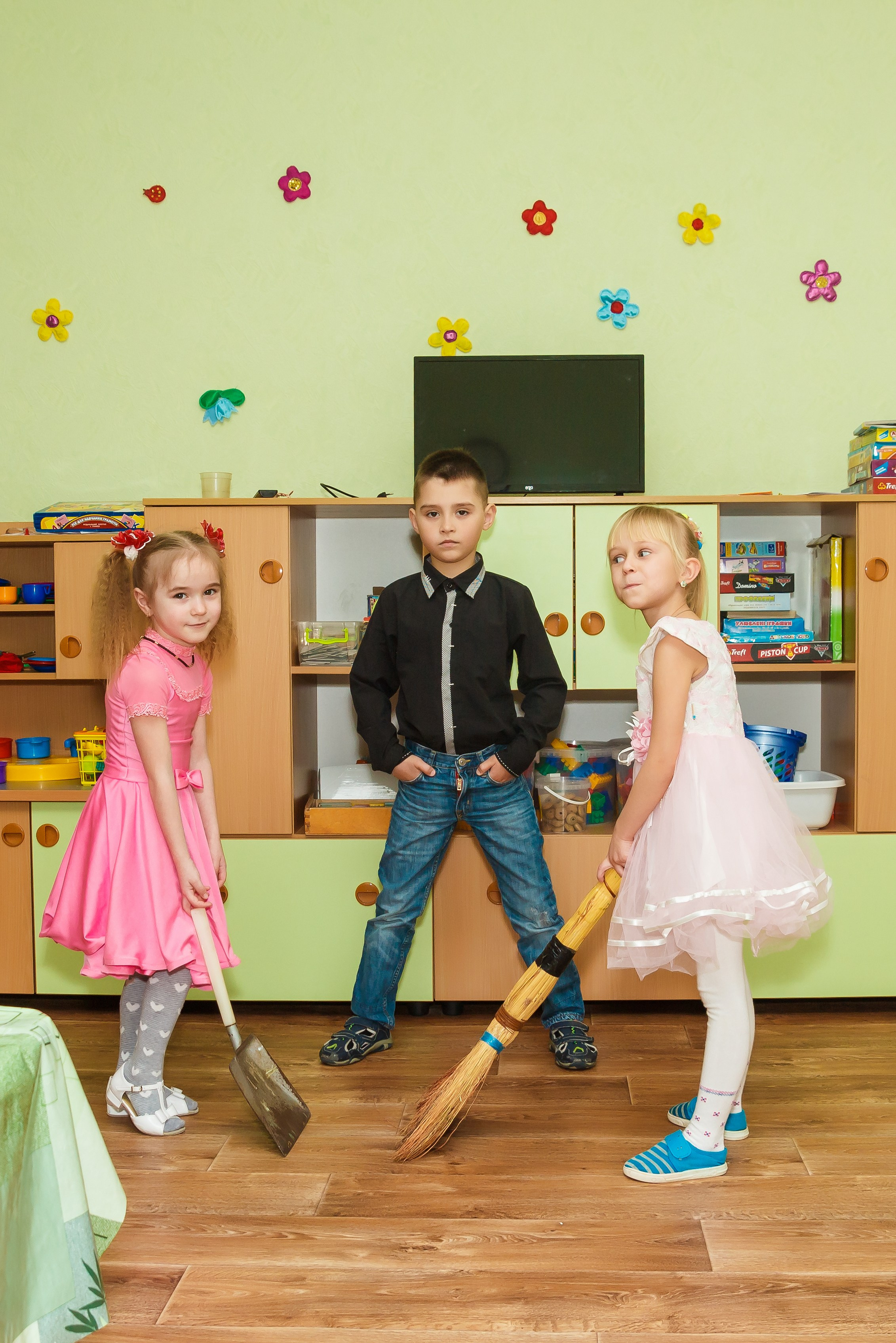 One day in the life of a kindergarten (staged filming). Retoucher, color corrector, and photographer, I work remotely all over the world