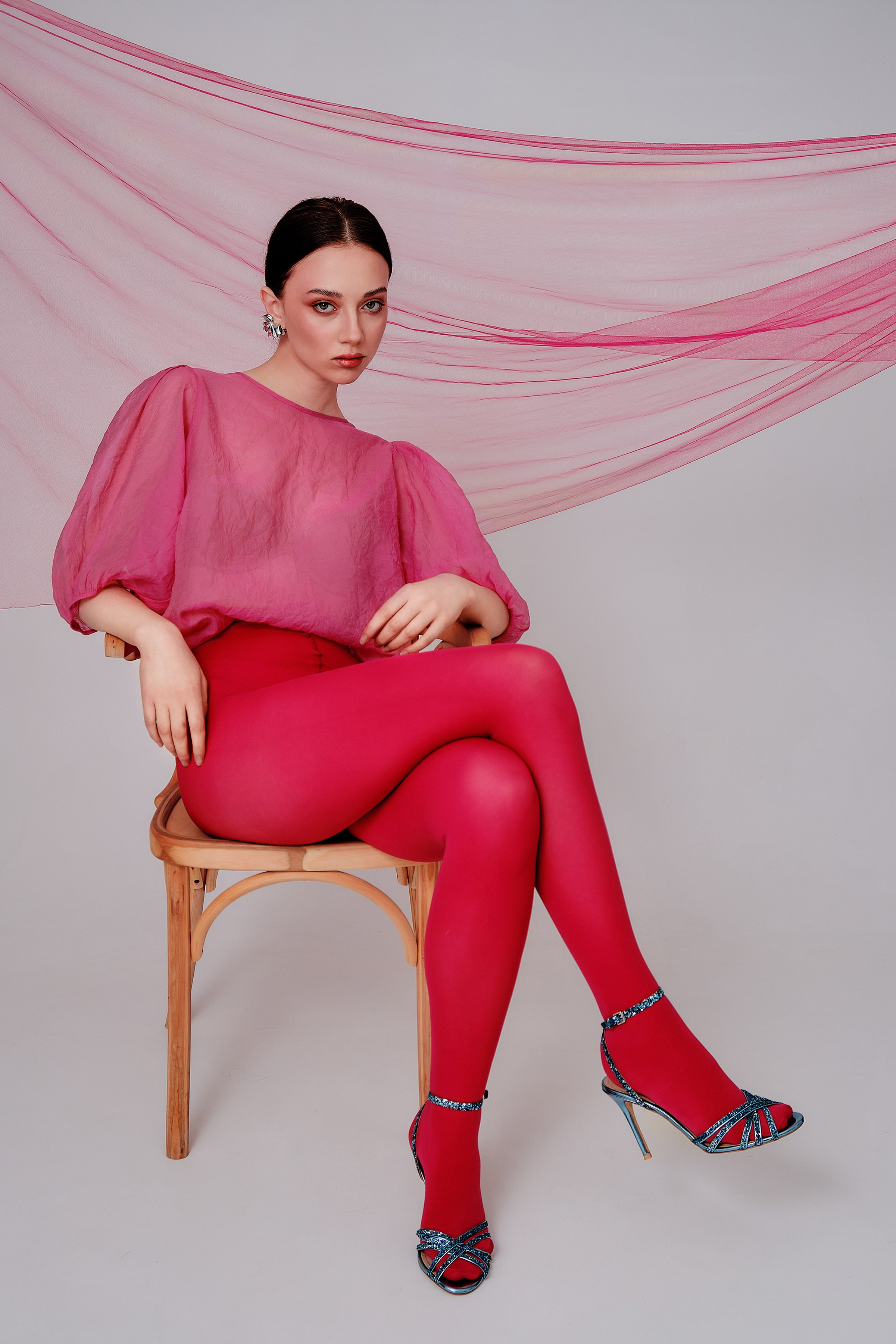 Fashion & Beauty retouching. Retoucher, color corrector, and photographer, I work remotely all over the world