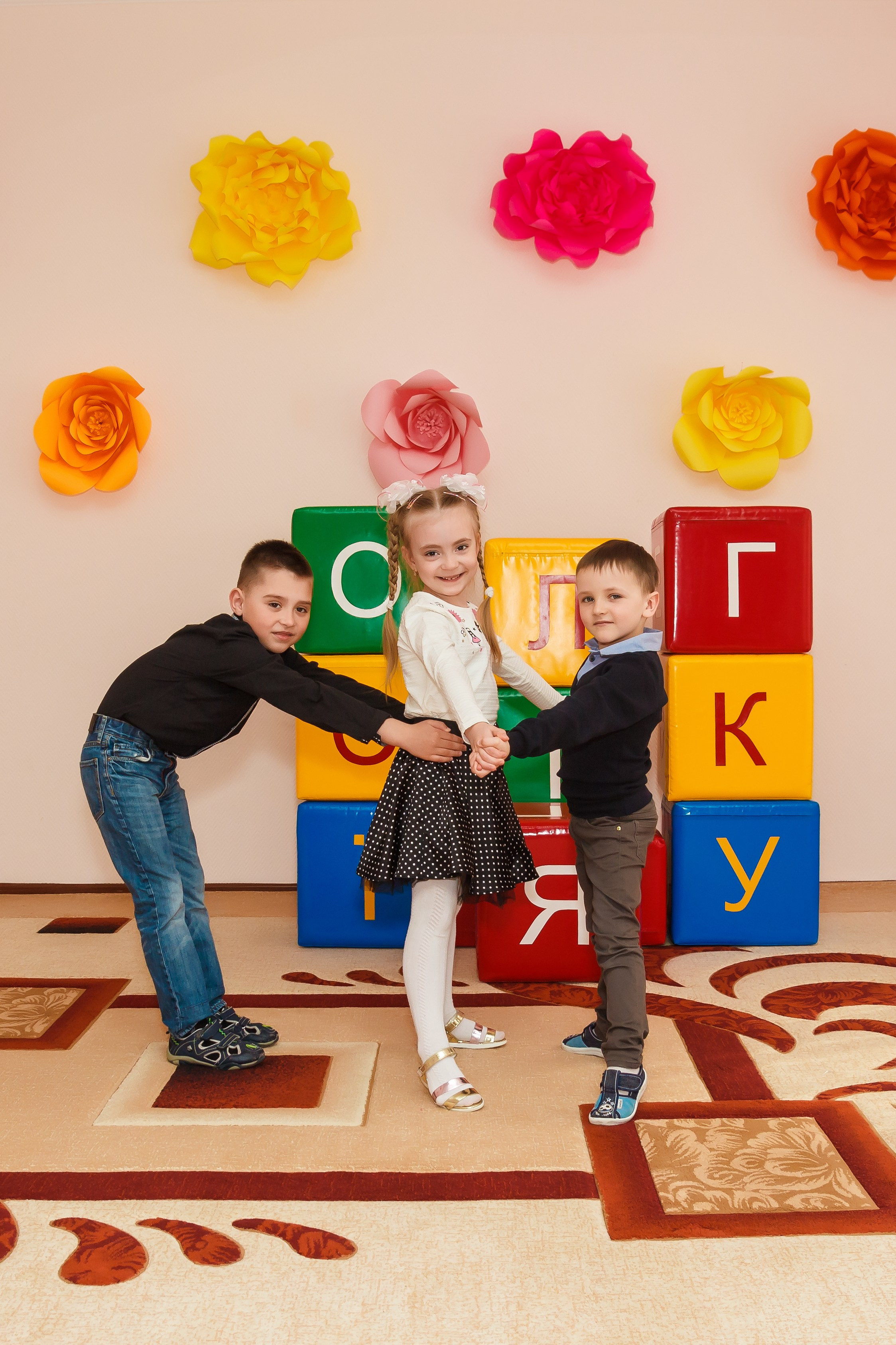 One day in the life of a kindergarten (staged filming). Retoucher, color corrector, and photographer, I work remotely all over the world