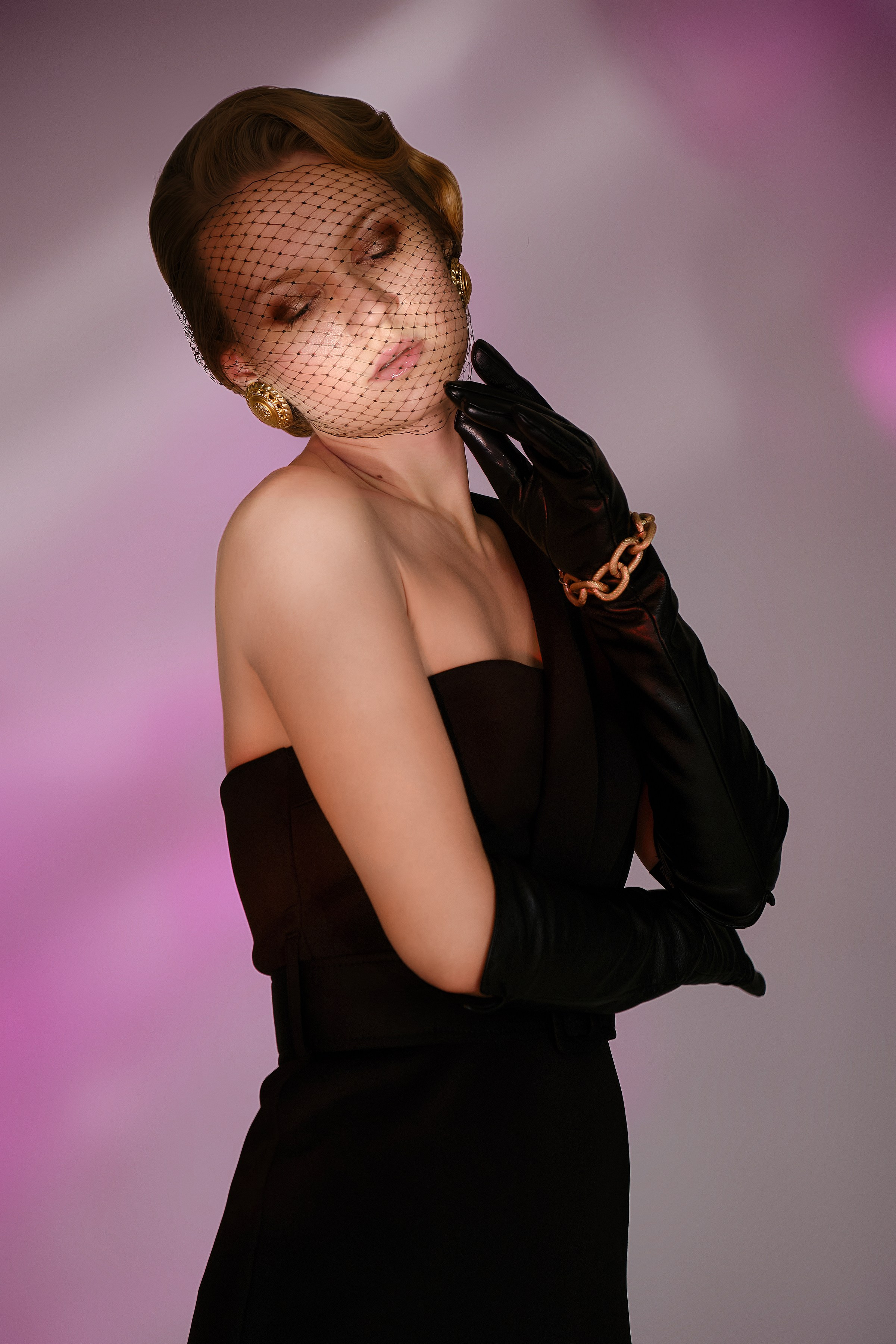 Fashion & Beauty retouching. Retoucher, color corrector, and photographer, I work remotely all over the world