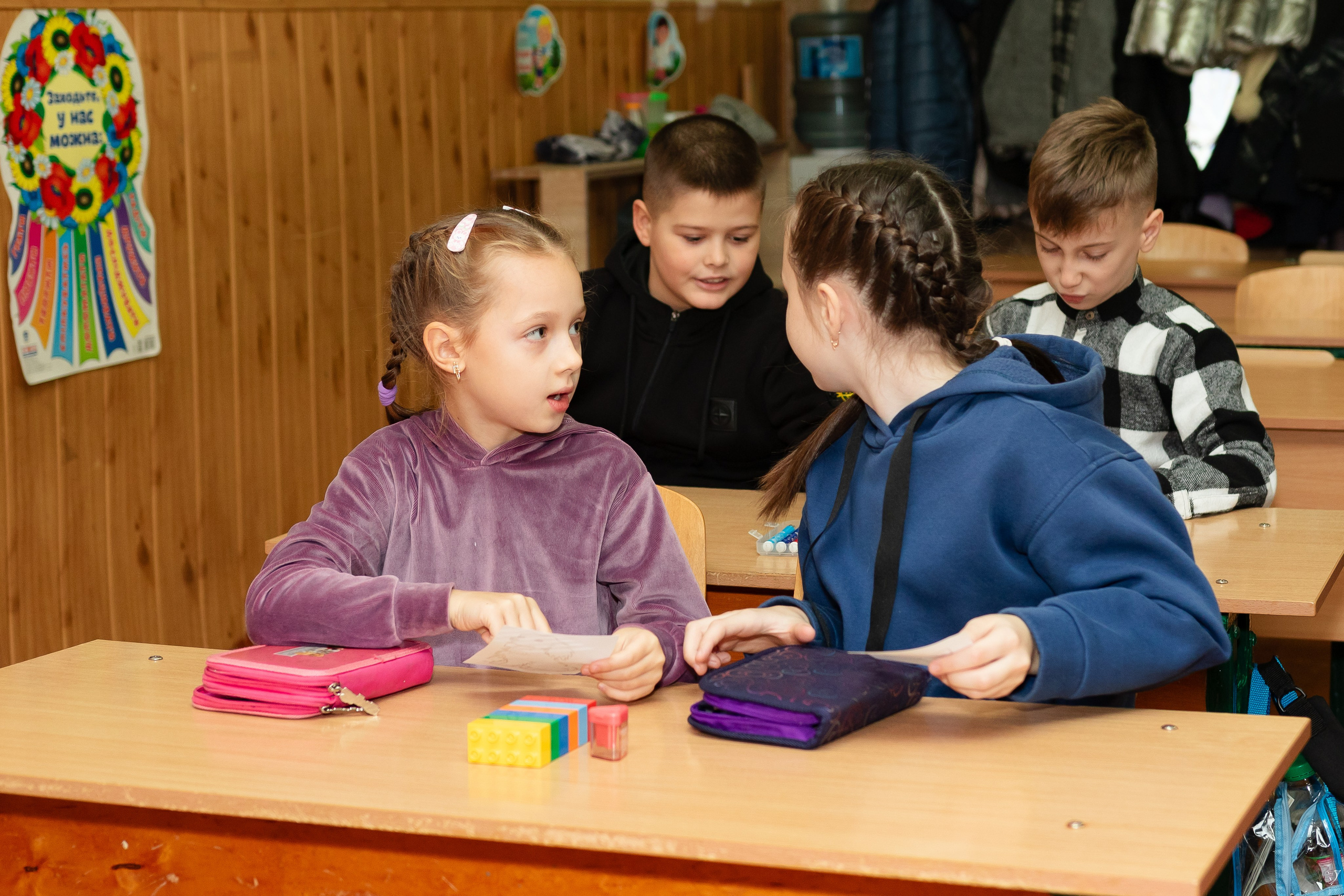 School reportage shooting indoors. Retoucher, color corrector, and photographer, I work remotely all over the world