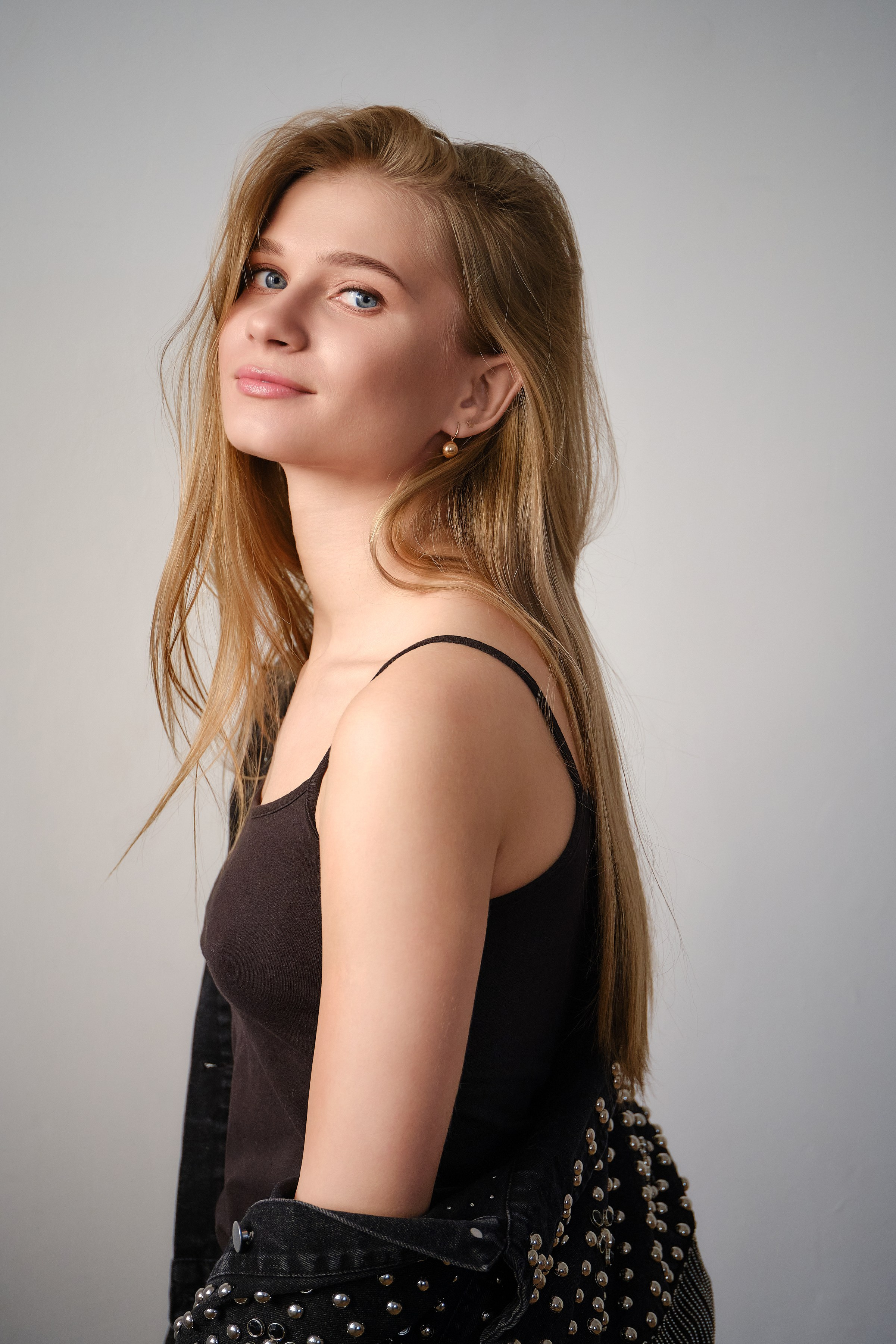 Basic retouching. Retoucher, color corrector, and photographer, I work remotely all over the world