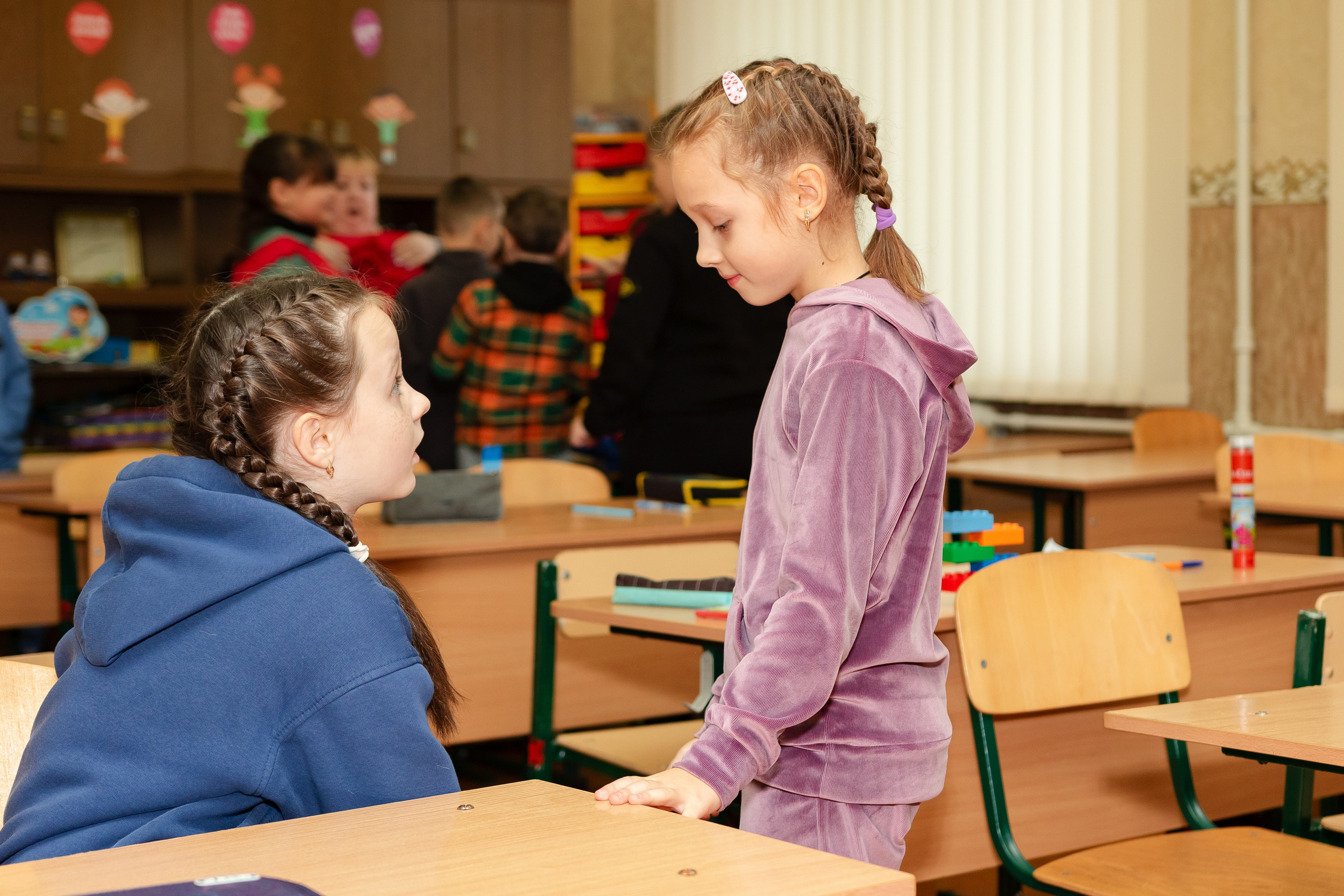 School reportage shooting indoors. Retoucher, color corrector, and photographer, I work remotely all over the world