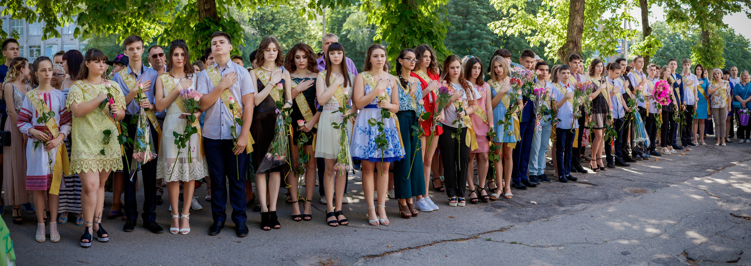 School reportage shooting outdoors with natural light. Retoucher, color corrector, and photographer, I work remotely all over the world