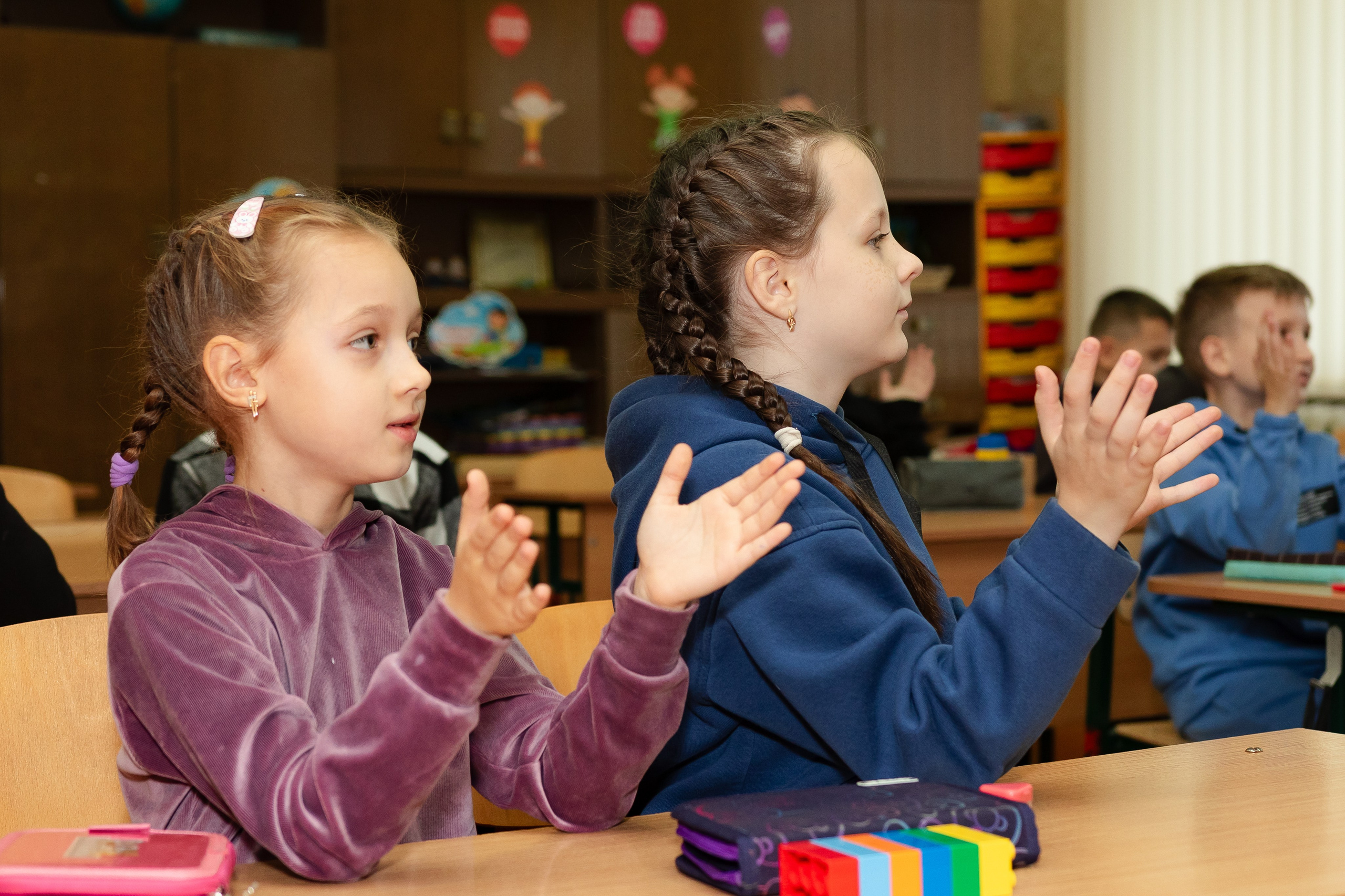 School reportage shooting indoors. Retoucher, color corrector, and photographer, I work remotely all over the world