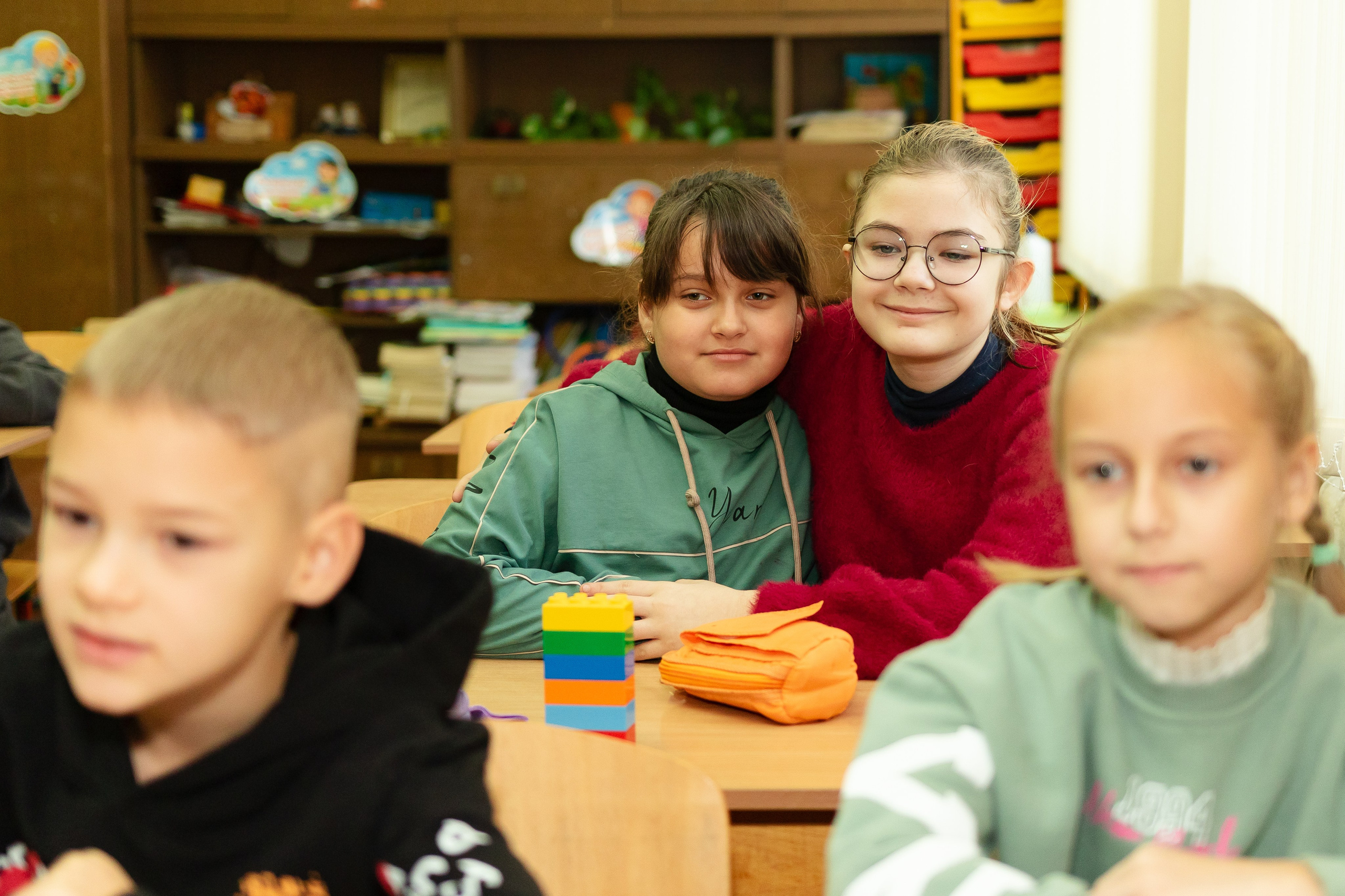 School reportage shooting indoors. Retoucher, color corrector, and photographer, I work remotely all over the world
